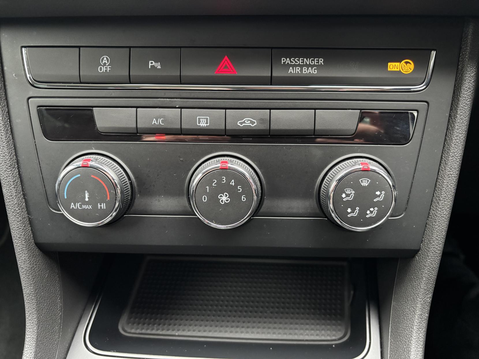 SEAT Leon 1.5 TSI EVO SE Dynamic Hatchback 5dr Petrol Manual Euro 6 (s/s) (130 ps)