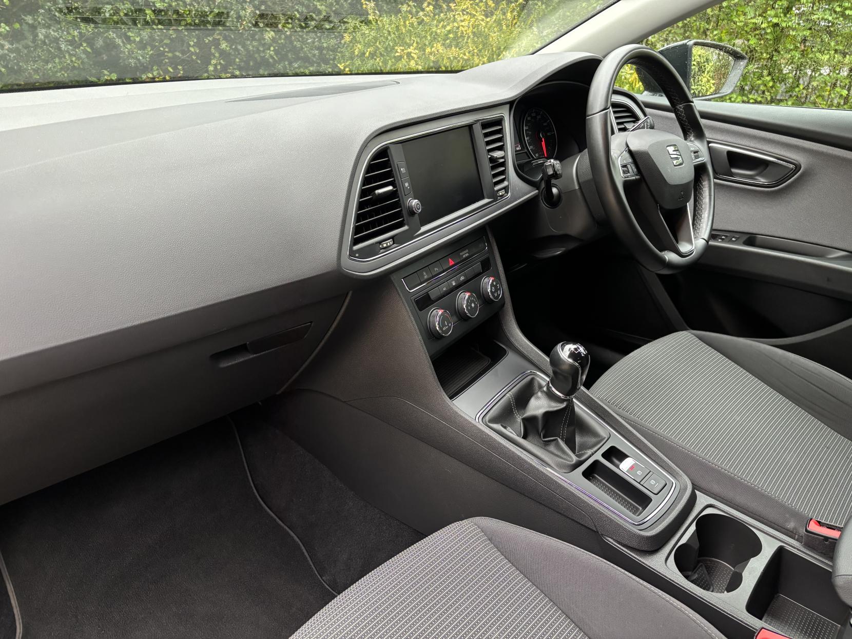 SEAT Leon 1.5 TSI EVO SE Dynamic Hatchback 5dr Petrol Manual Euro 6 (s/s) (130 ps)