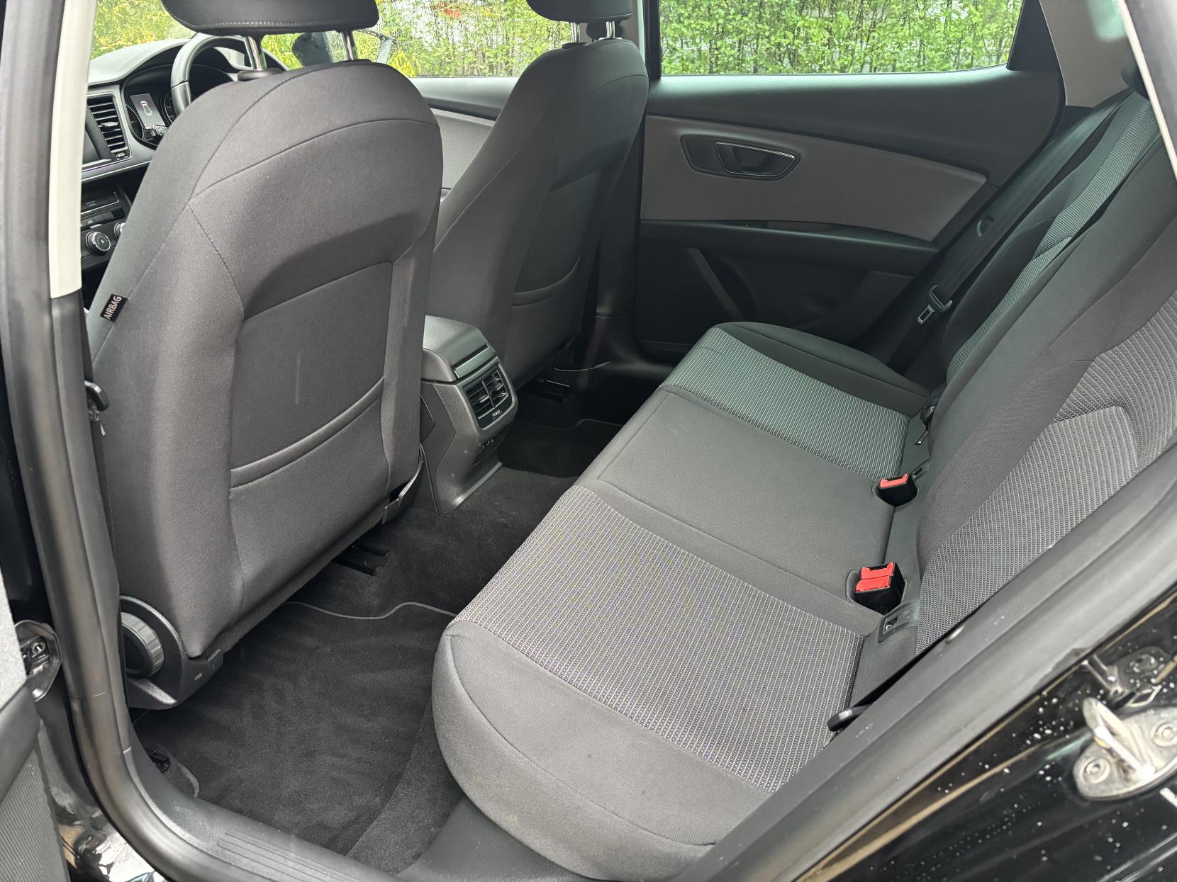 SEAT Leon 1.5 TSI EVO SE Dynamic Hatchback 5dr Petrol Manual Euro 6 (s/s) (130 ps)