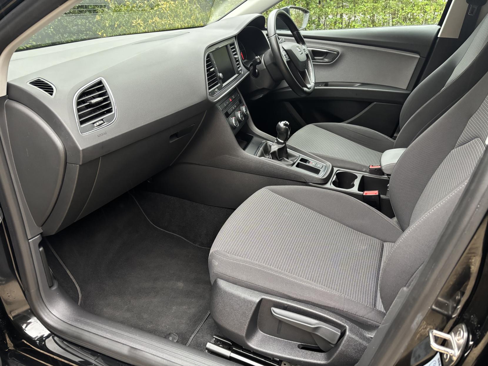 SEAT Leon 1.5 TSI EVO SE Dynamic Hatchback 5dr Petrol Manual Euro 6 (s/s) (130 ps)