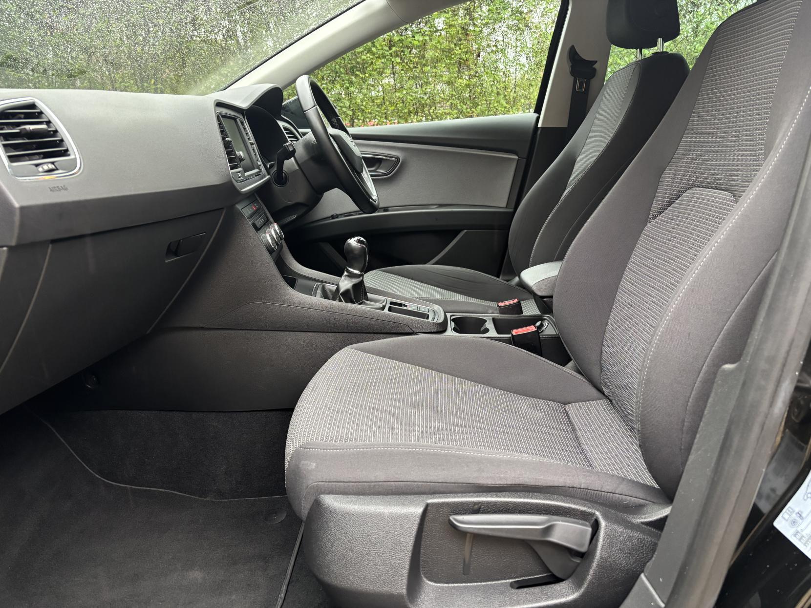 SEAT Leon 1.5 TSI EVO SE Dynamic Hatchback 5dr Petrol Manual Euro 6 (s/s) (130 ps)