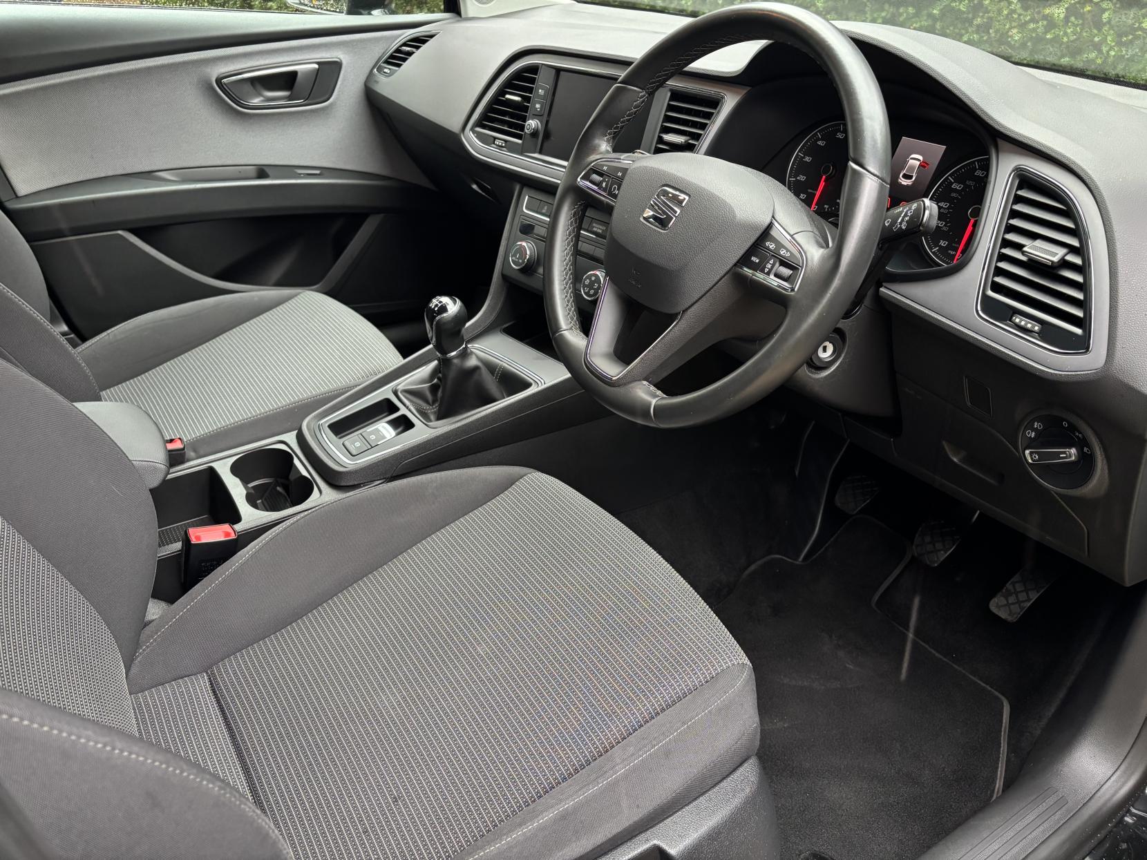 SEAT Leon 1.5 TSI EVO SE Dynamic Hatchback 5dr Petrol Manual Euro 6 (s/s) (130 ps)