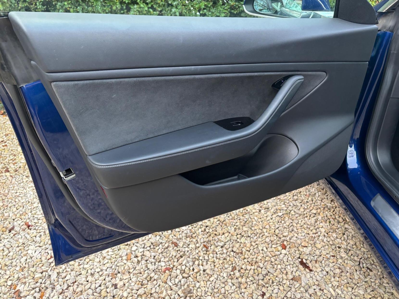 Tesla Model 3 Standard Range Plus Saloon 4dr Electric Auto RWD (241 bhp)