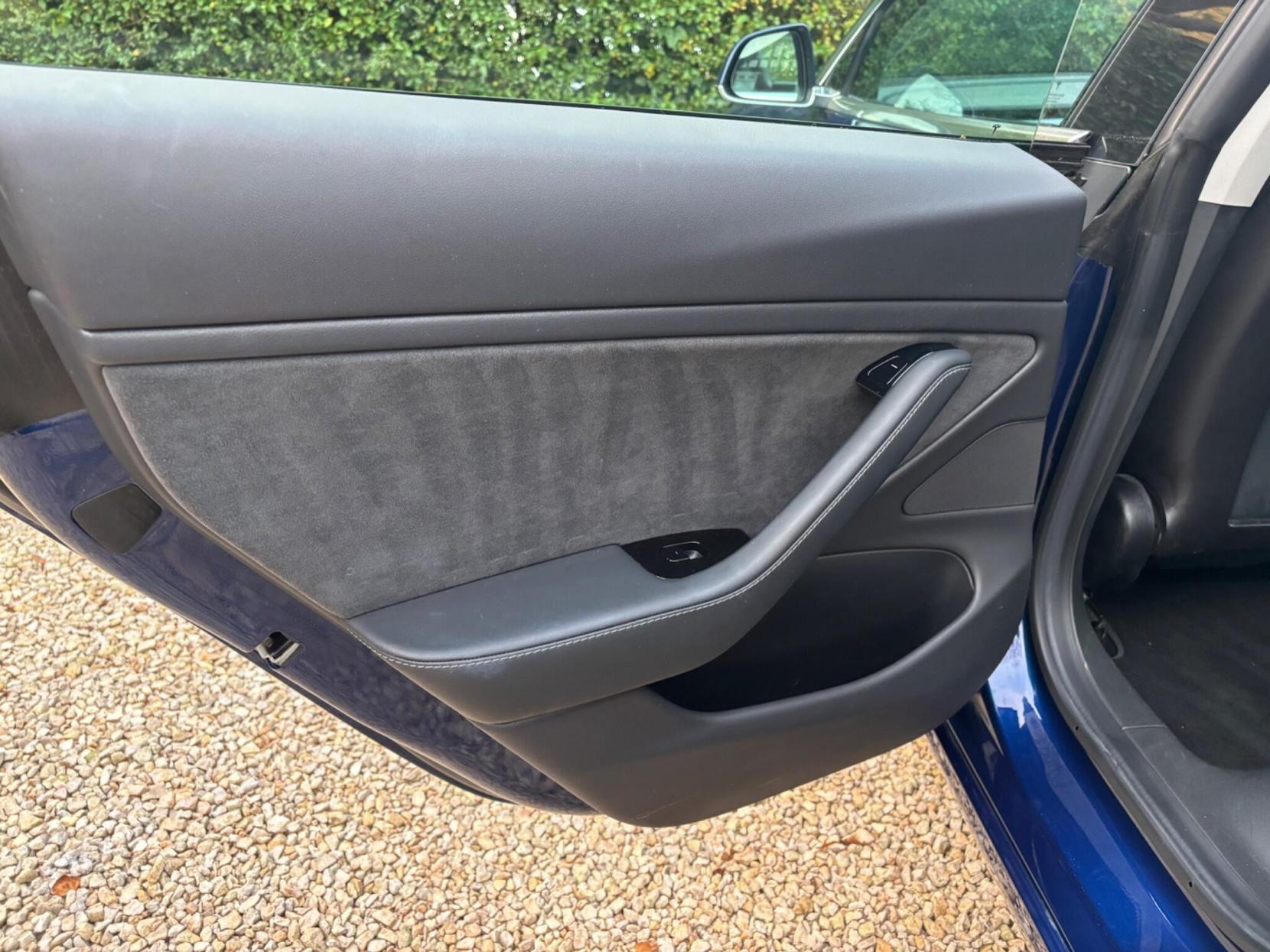 Tesla Model 3 Standard Range Plus Saloon 4dr Electric Auto RWD (241 bhp)