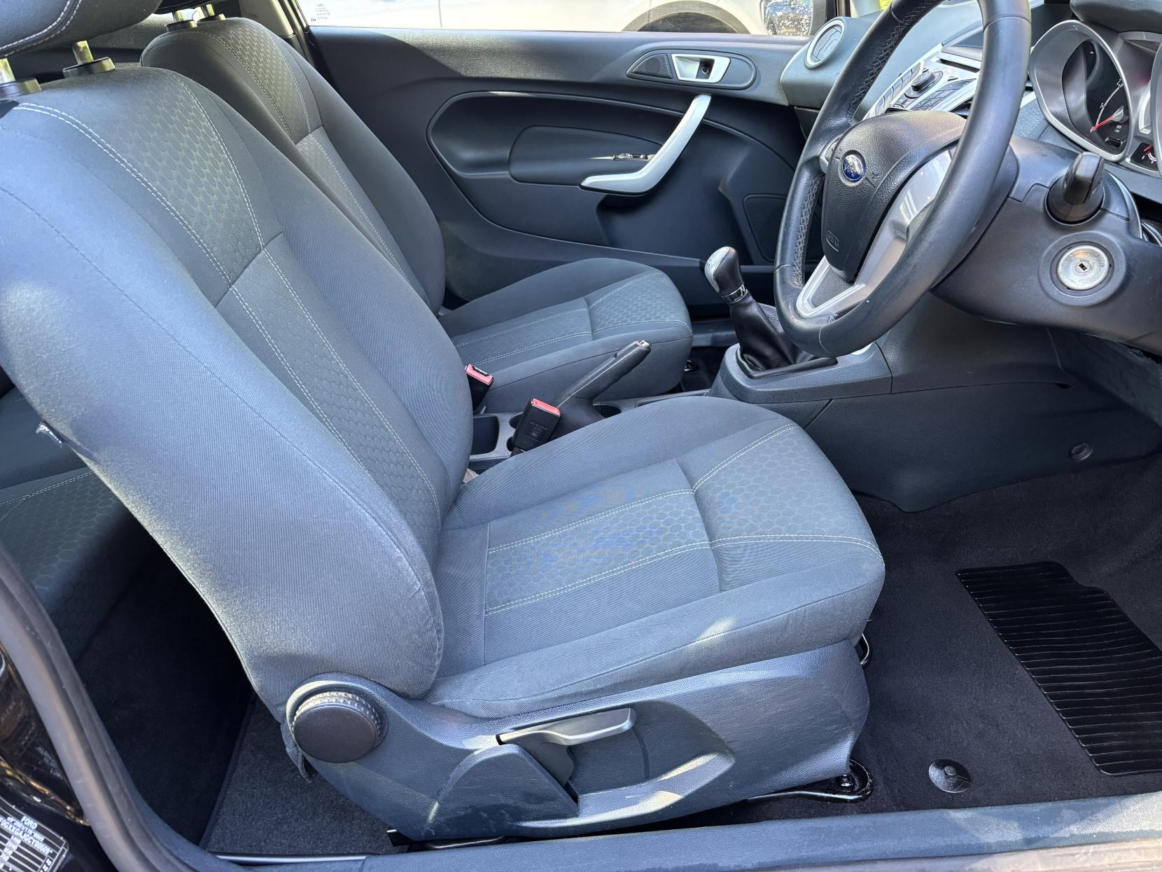 Ford Fiesta 1.25 Zetec Hatchback 3dr Petrol Manual Euro 5 (82 ps)