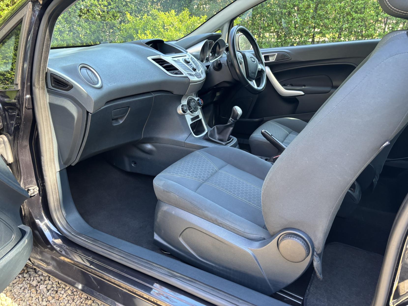 Ford Fiesta 1.25 Zetec Hatchback 3dr Petrol Manual Euro 5 (82 ps)