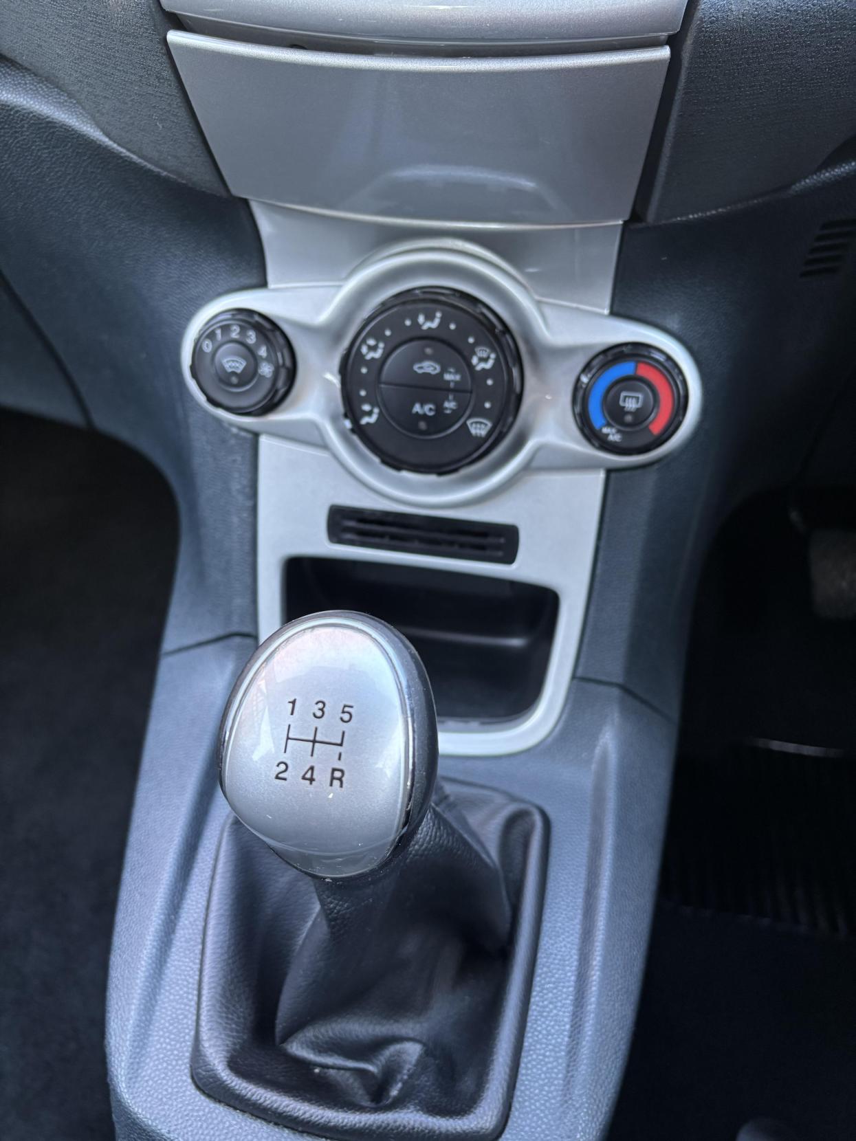 Ford Fiesta 1.25 Zetec Hatchback 3dr Petrol Manual Euro 5 (82 ps)