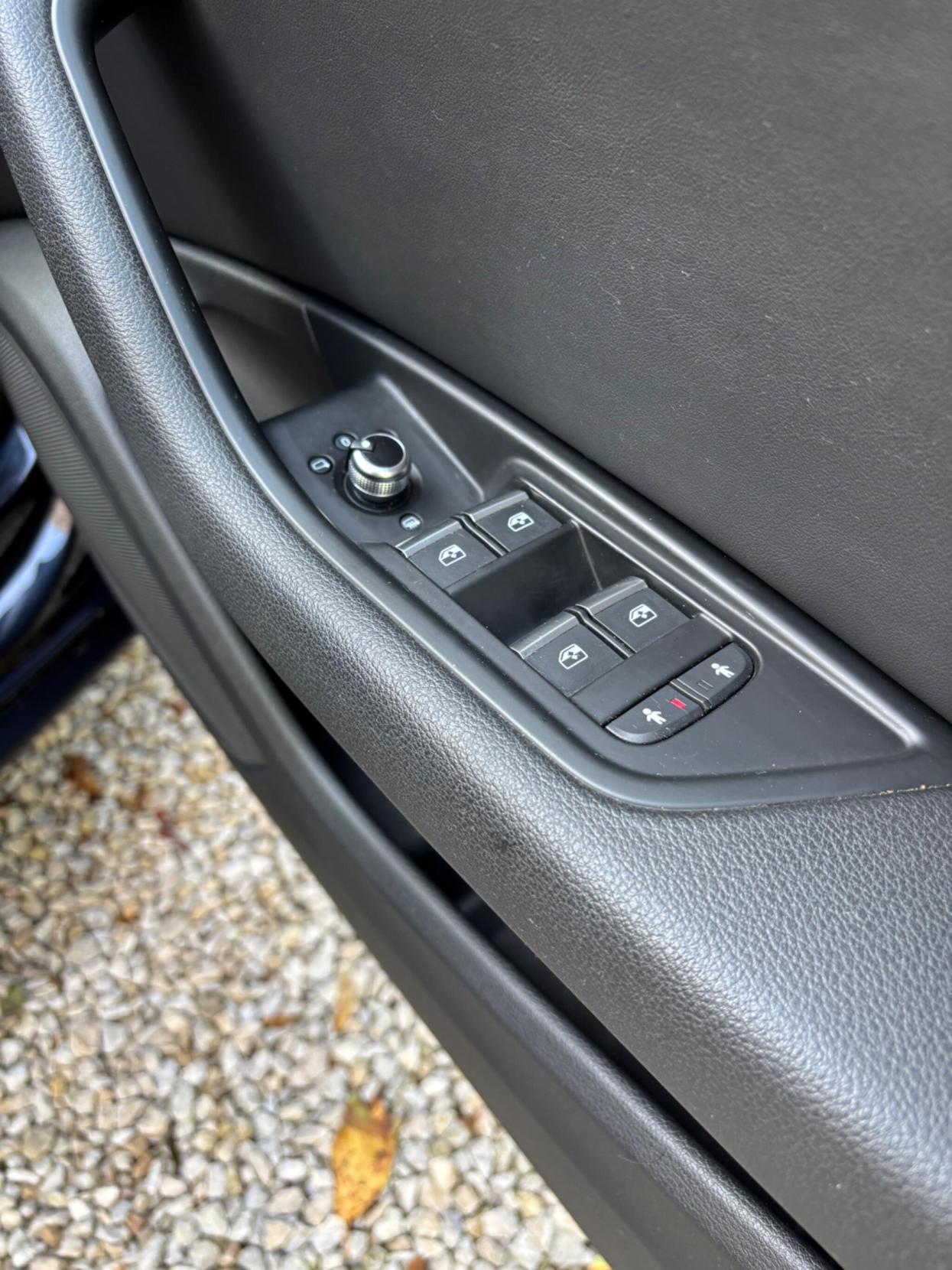 Audi A4 Avant 2.0 TDI ultra S line Estate 5dr Diesel S Tronic Euro 6 (s/s) (190 ps)