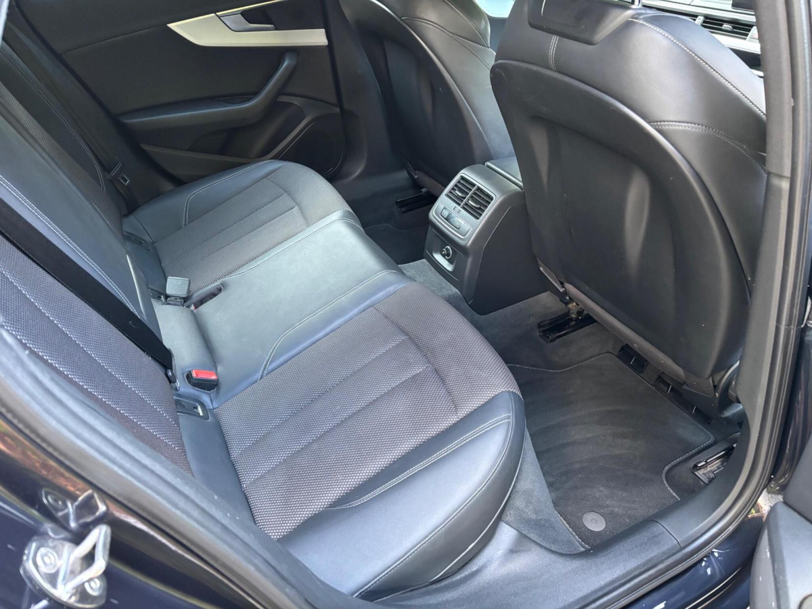 Audi A4 Avant 2.0 TDI ultra S line Estate 5dr Diesel S Tronic Euro 6 (s/s) (190 ps)