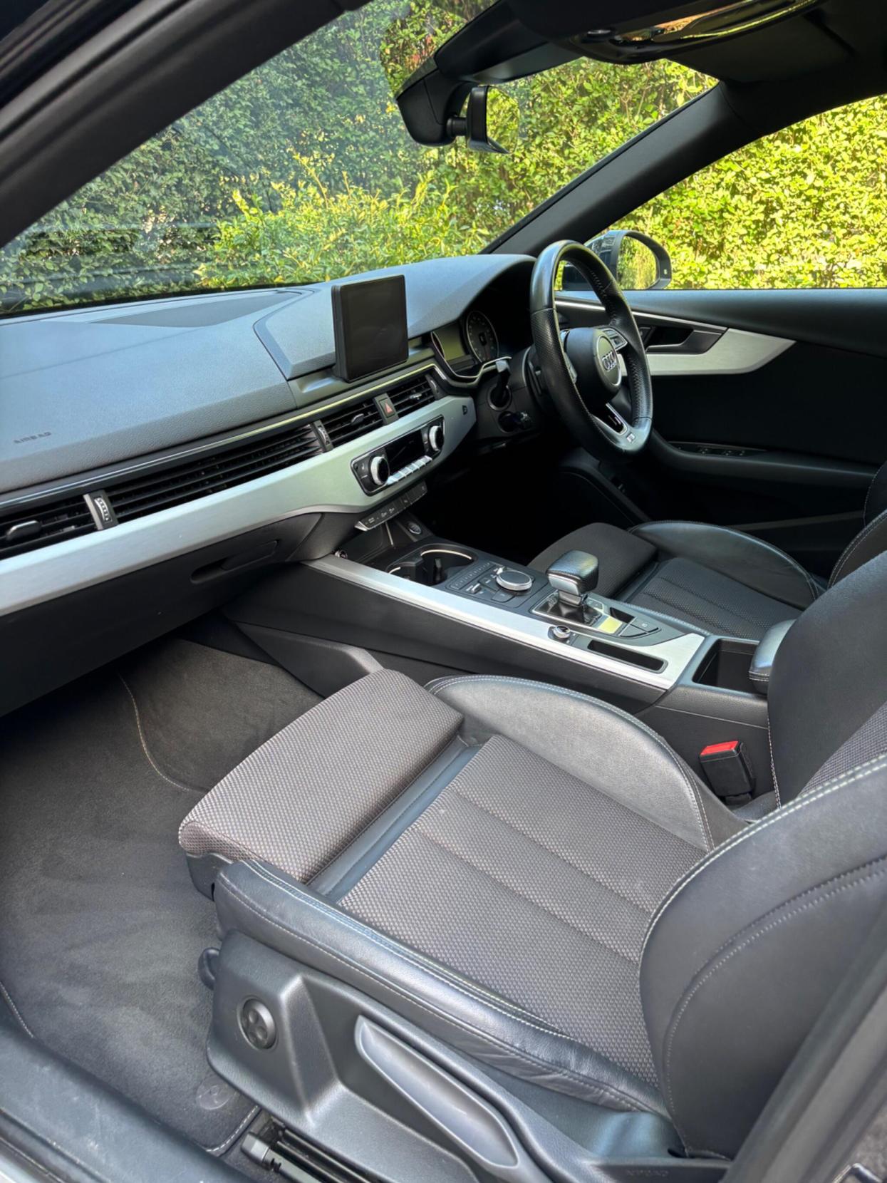 Audi A4 Avant 2.0 TDI ultra S line Estate 5dr Diesel S Tronic Euro 6 (s/s) (190 ps)