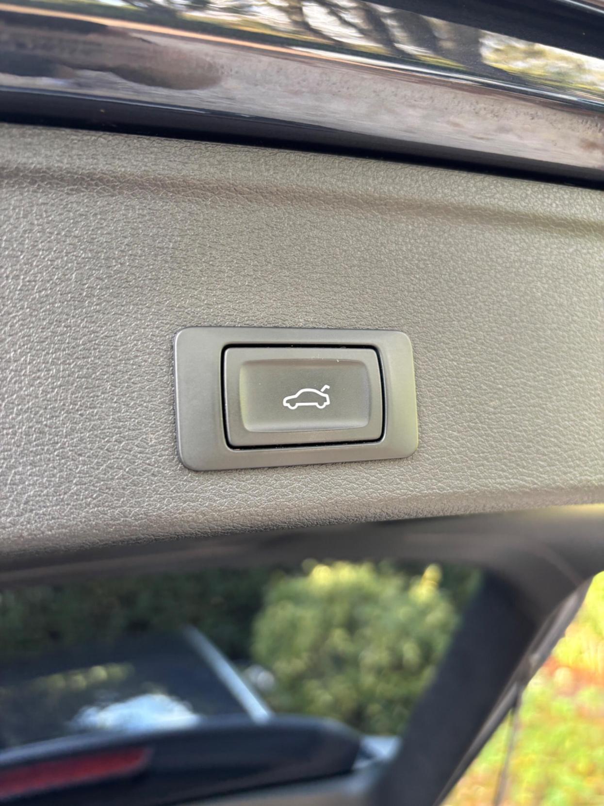 Audi A4 Avant 2.0 TDI ultra S line Estate 5dr Diesel S Tronic Euro 6 (s/s) (190 ps)