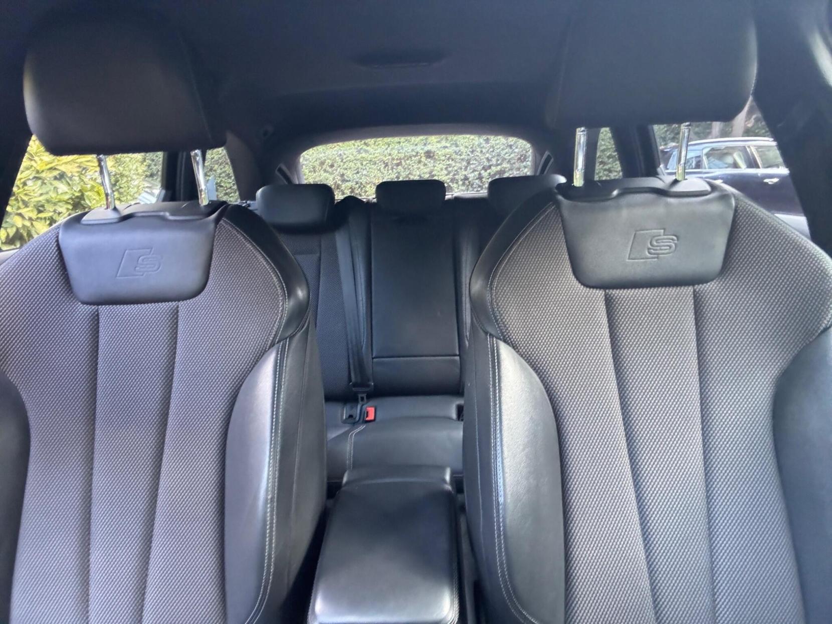 Audi A4 Avant 2.0 TDI ultra S line Estate 5dr Diesel S Tronic Euro 6 (s/s) (190 ps)