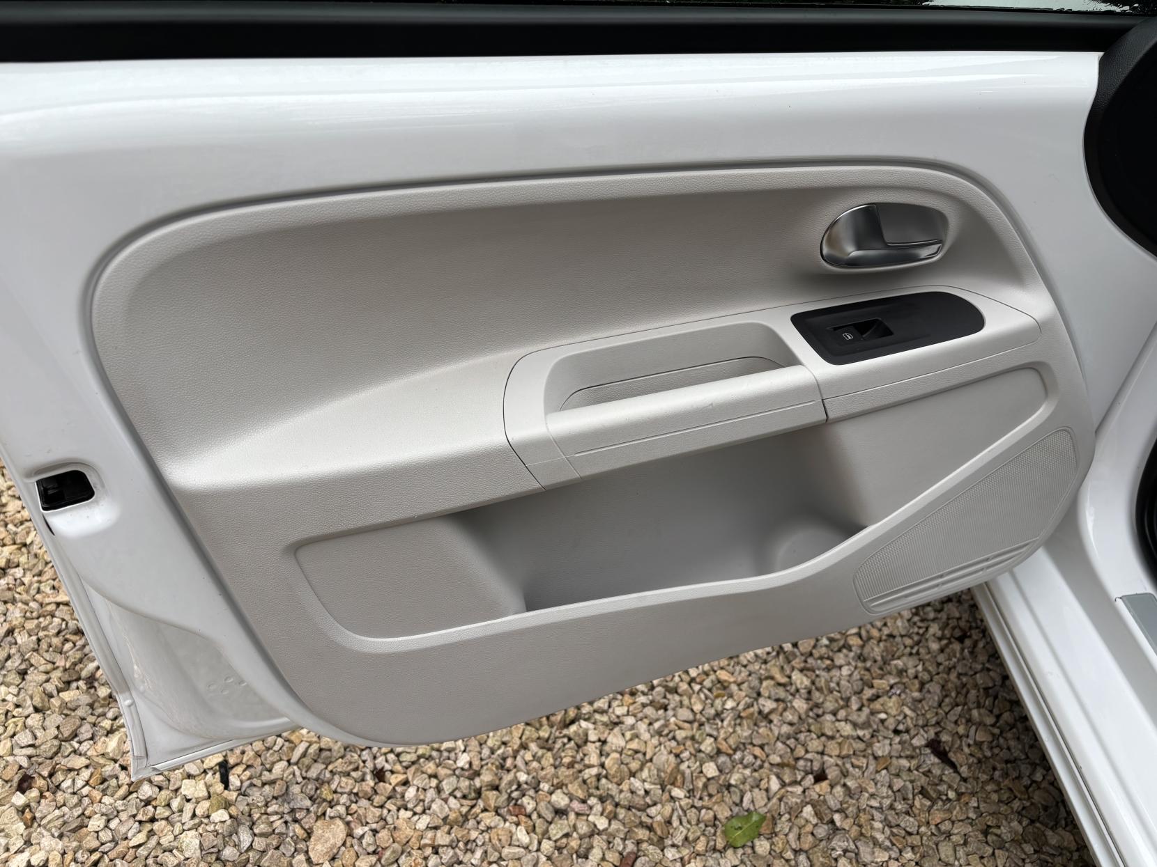 Volkswagen e-up! 18.7kWh e-up! Hatchback 5dr Electric Auto (82 ps)