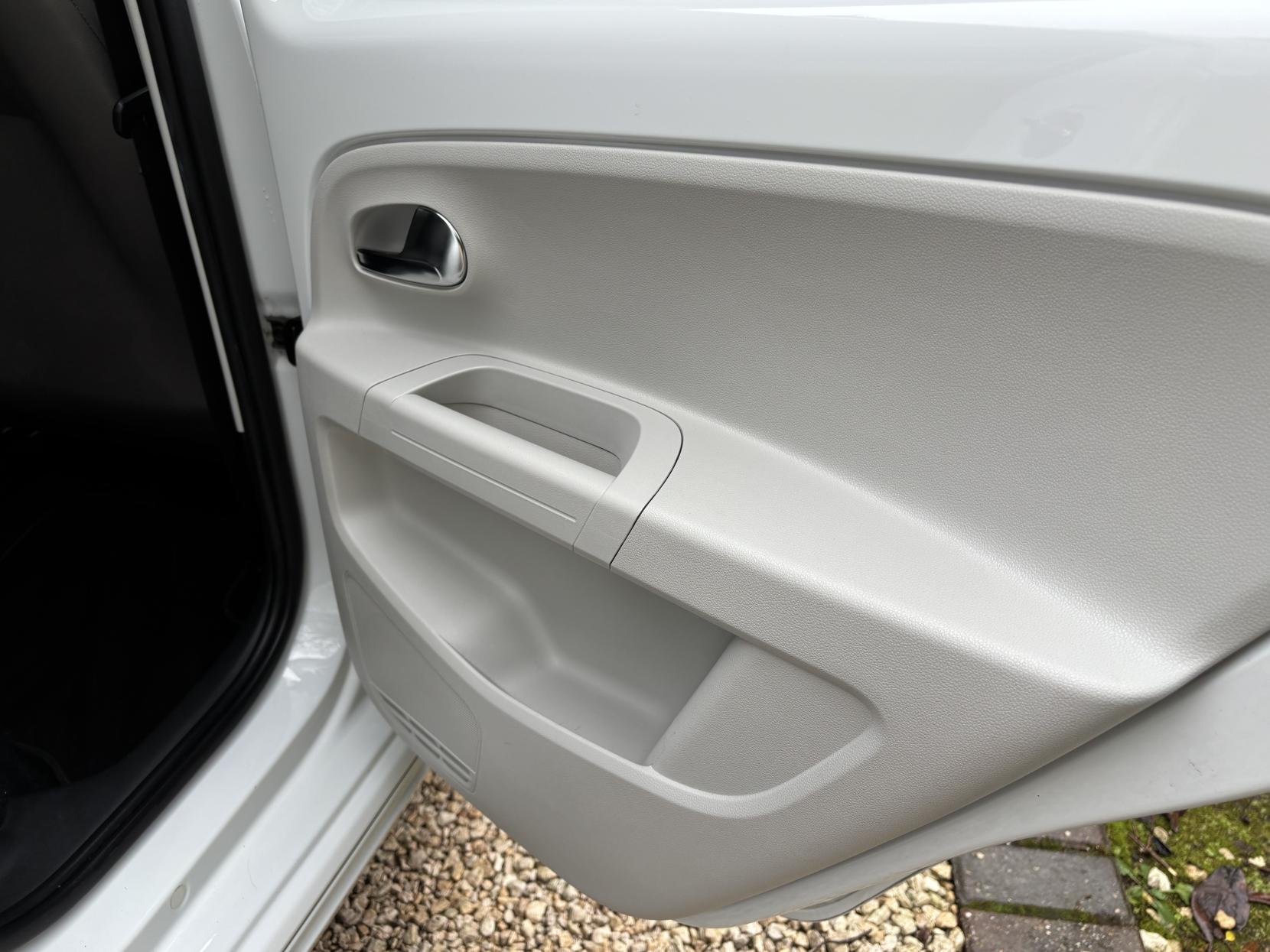 Volkswagen e-up! 18.7kWh e-up! Hatchback 5dr Electric Auto (82 ps)