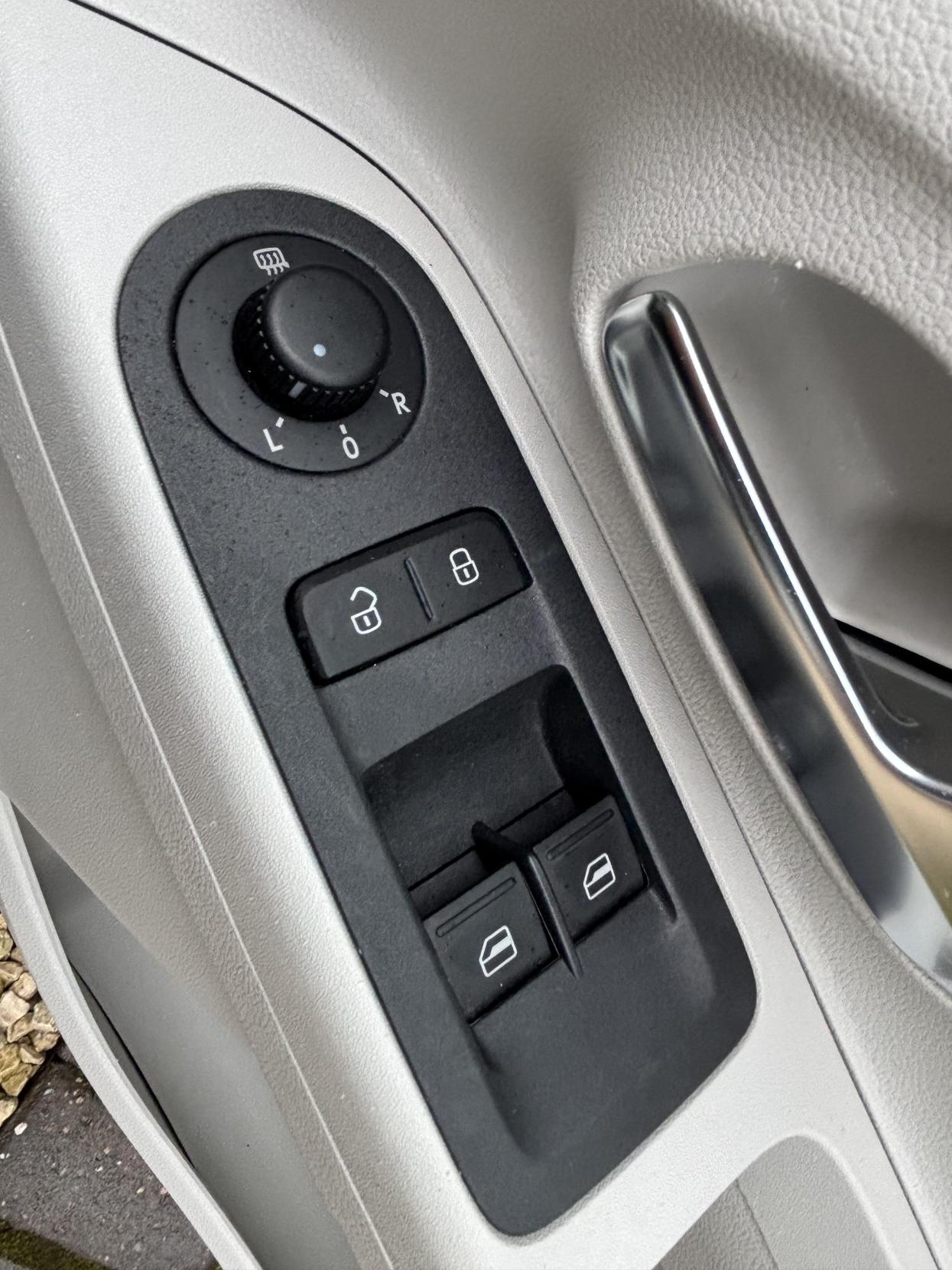 Volkswagen e-up! 18.7kWh e-up! Hatchback 5dr Electric Auto (82 ps)