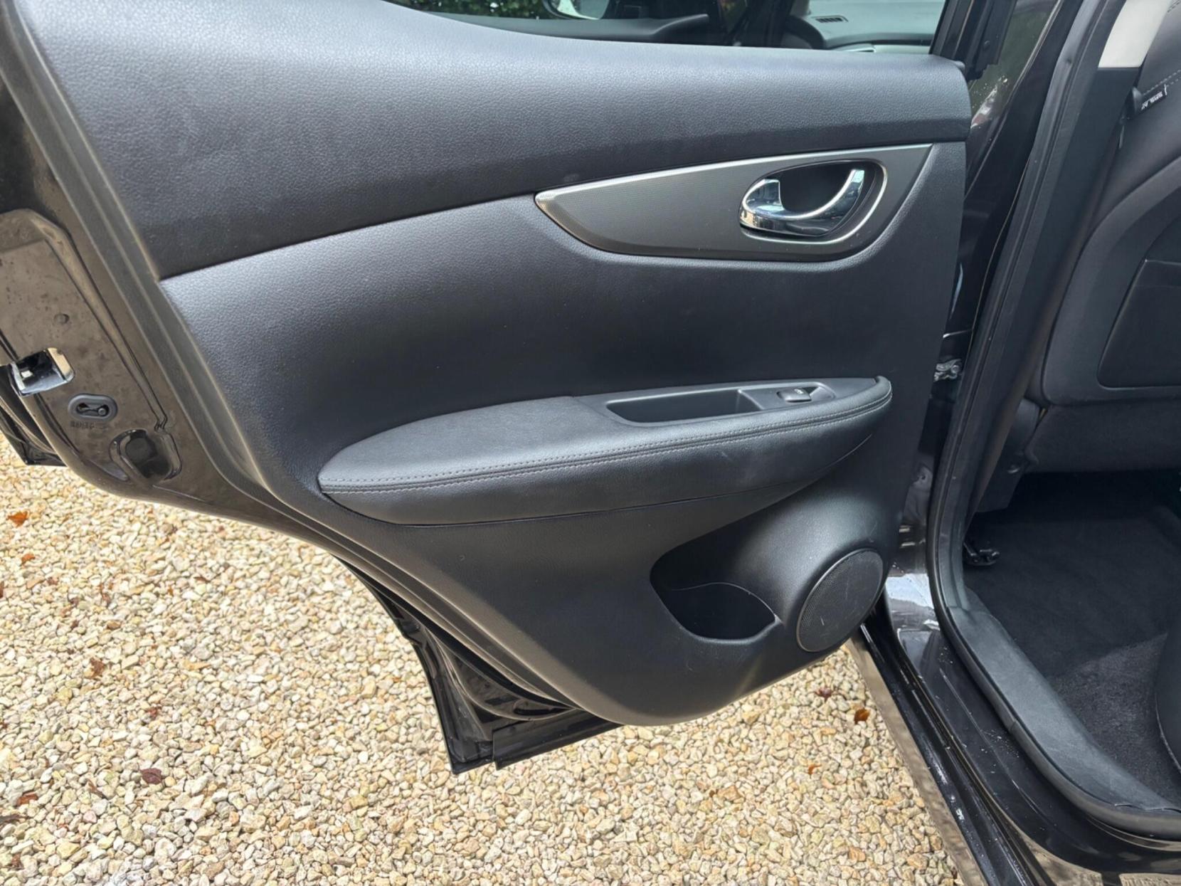 Nissan Qashqai 1.2 DIG-T Tekna SUV 5dr Petrol Manual Euro 6 (s/s) (115 ps)