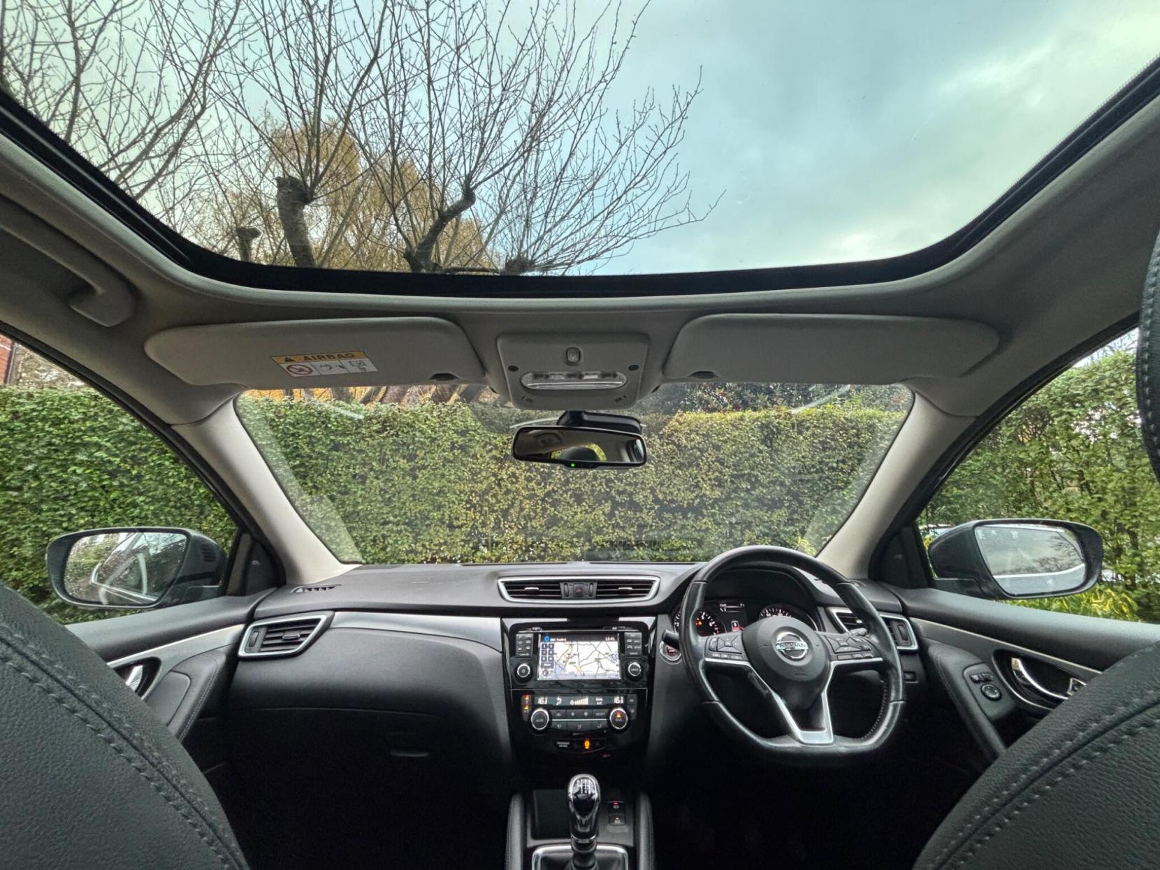 Nissan Qashqai 1.2 DIG-T Tekna SUV 5dr Petrol Manual Euro 6 (s/s) (115 ps)