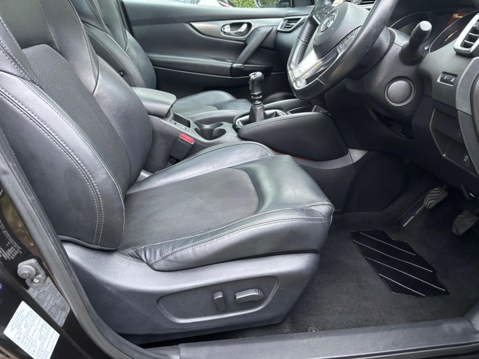 Nissan Qashqai 1.2 DIG-T Tekna SUV 5dr Petrol Manual Euro 6 (s/s) (115 ps)