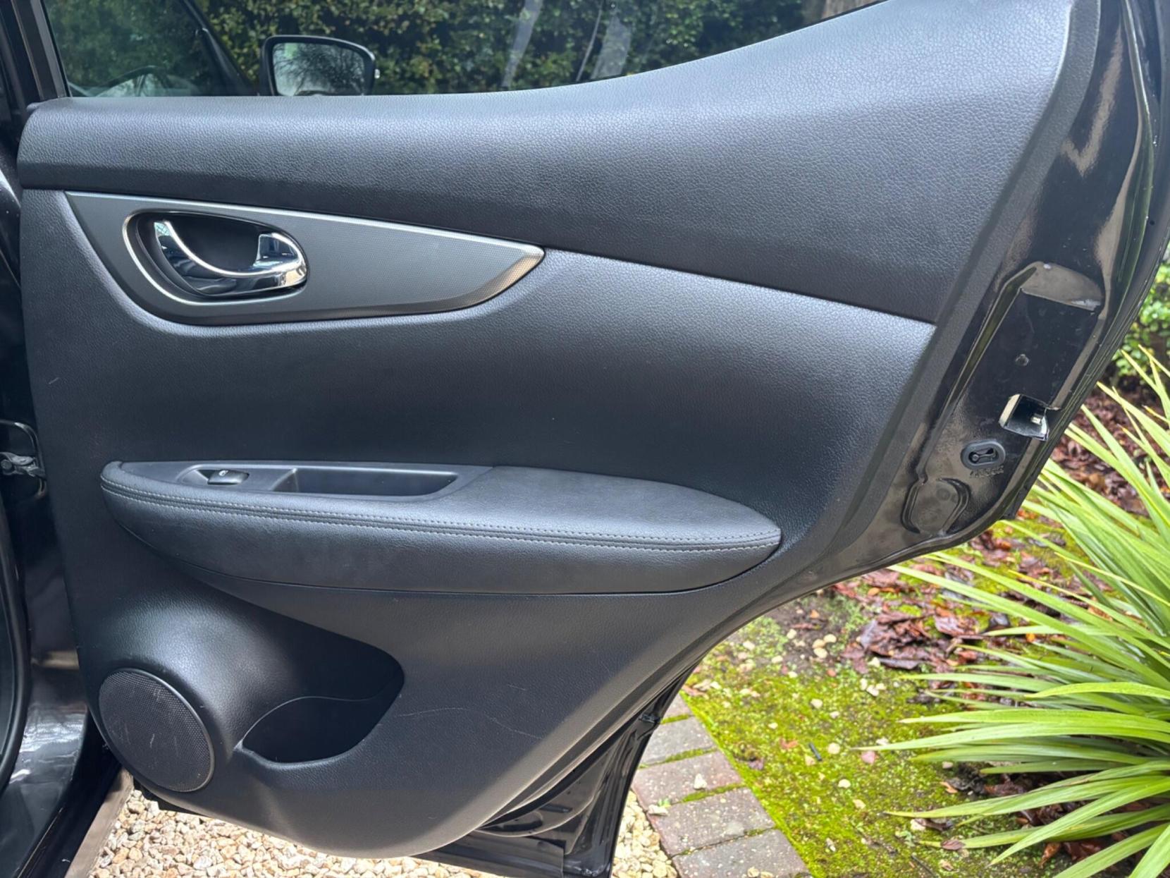 Nissan Qashqai 1.2 DIG-T Tekna SUV 5dr Petrol Manual Euro 6 (s/s) (115 ps)