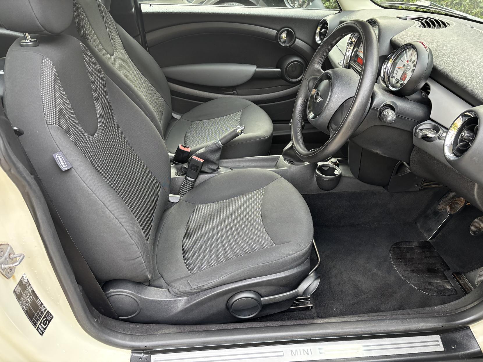 MINI Hatch 1.6 One Hatchback 3dr Petrol Manual Euro 5 (98 ps)