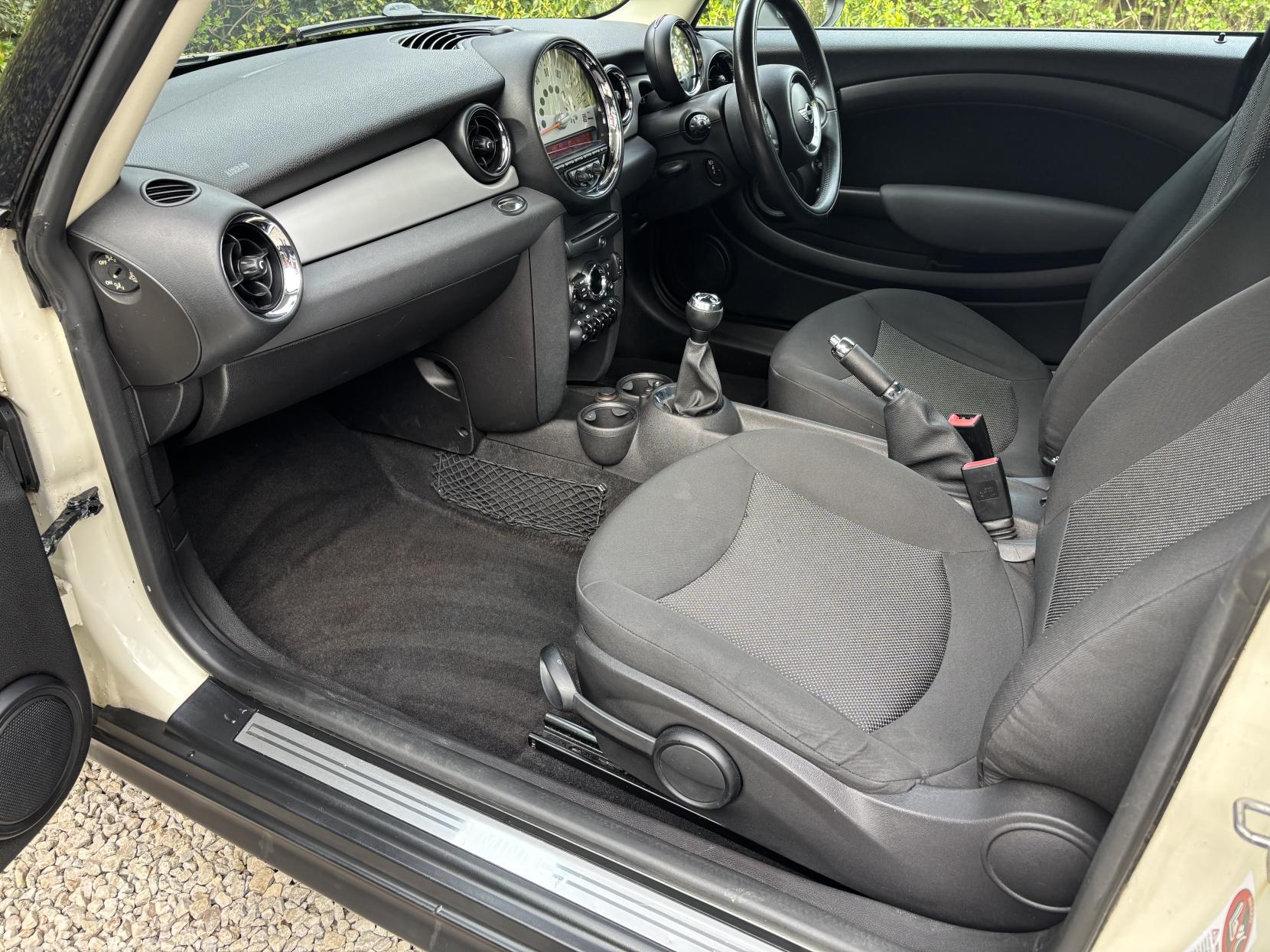 MINI Hatch 1.6 One Hatchback 3dr Petrol Manual Euro 5 (98 ps)