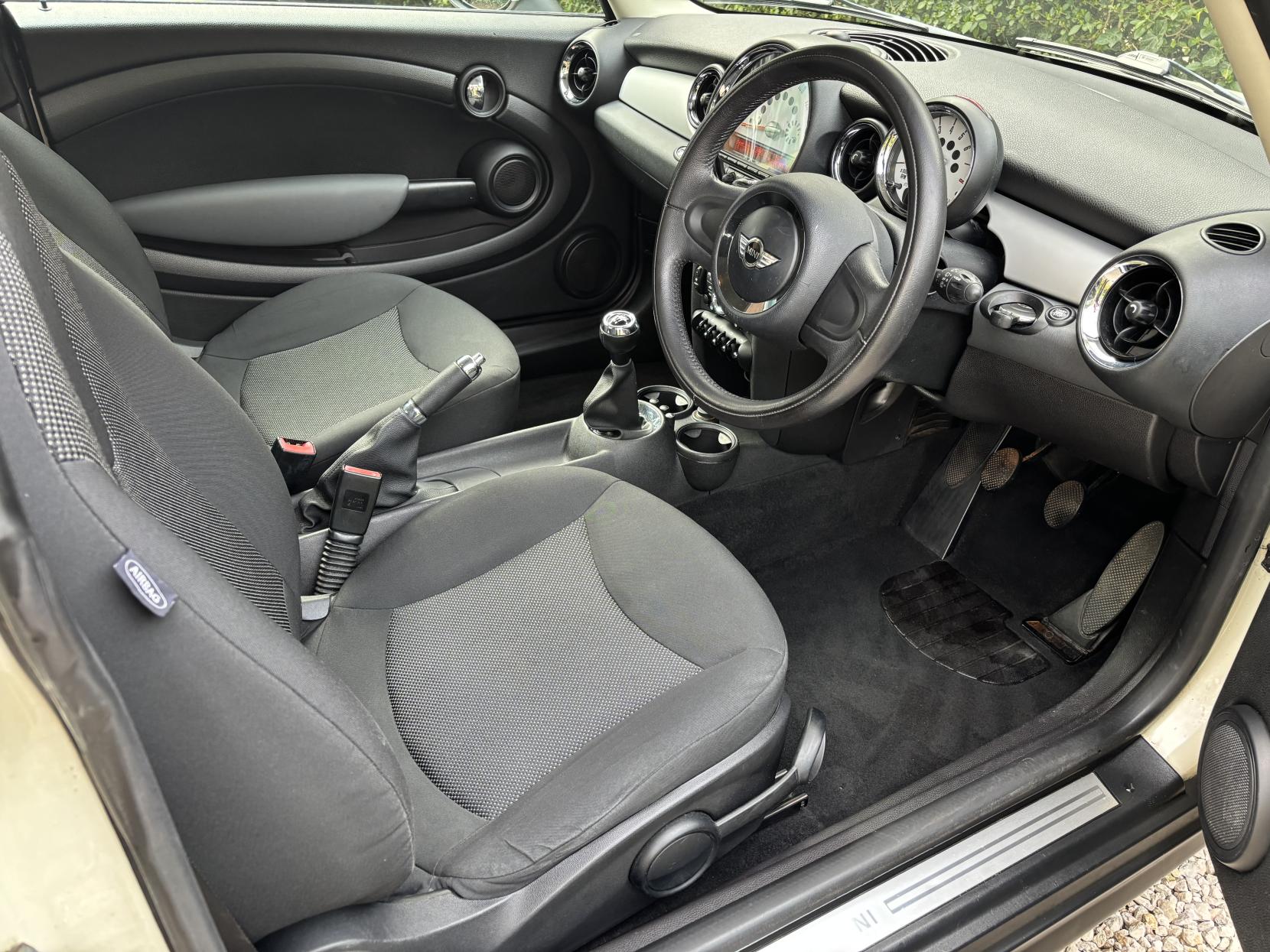 MINI Hatch 1.6 One Hatchback 3dr Petrol Manual Euro 5 (98 ps)