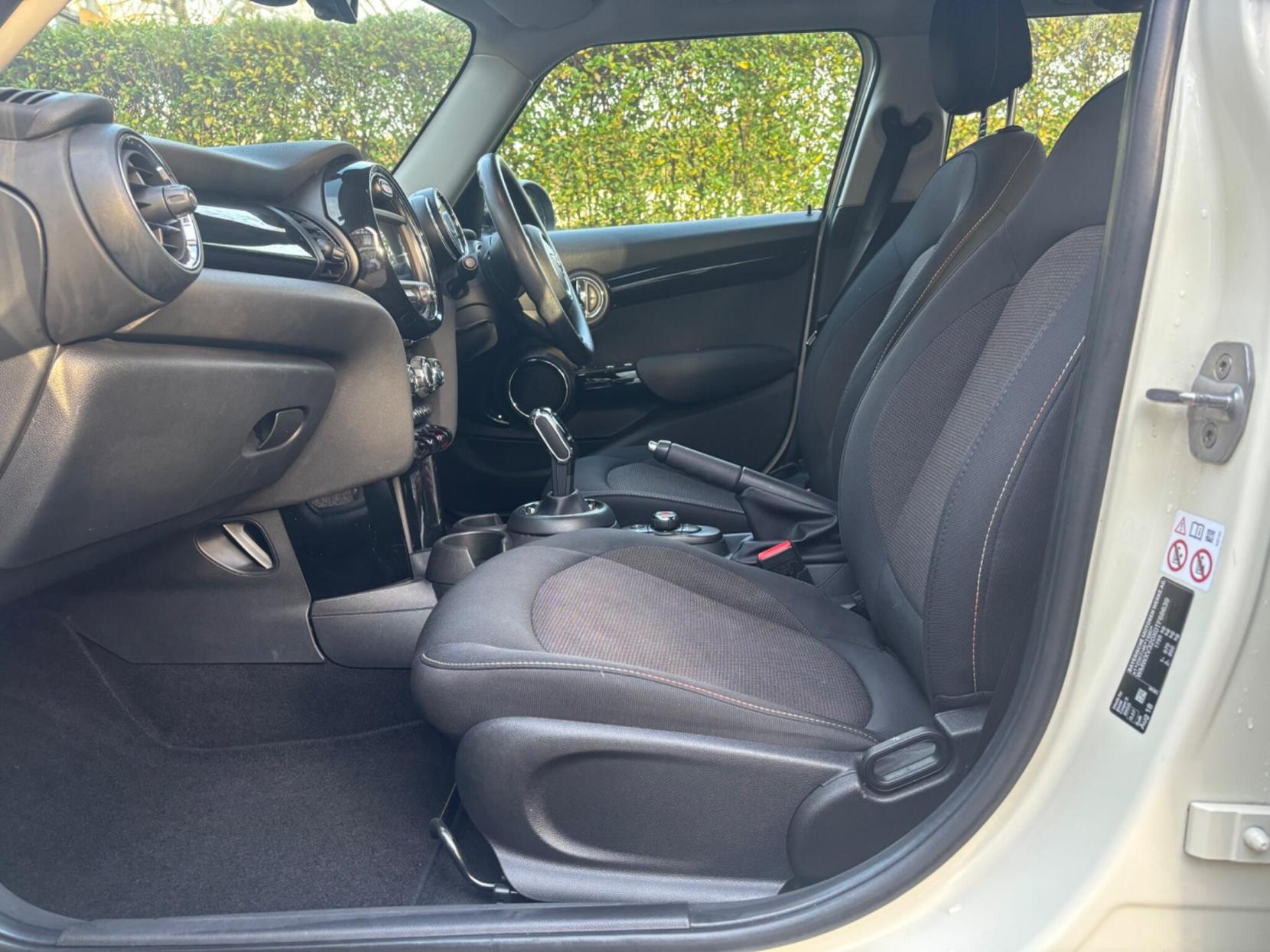 MINI Hatch 1.5 Cooper D Steptronic Euro 6 (s/s) 5dr