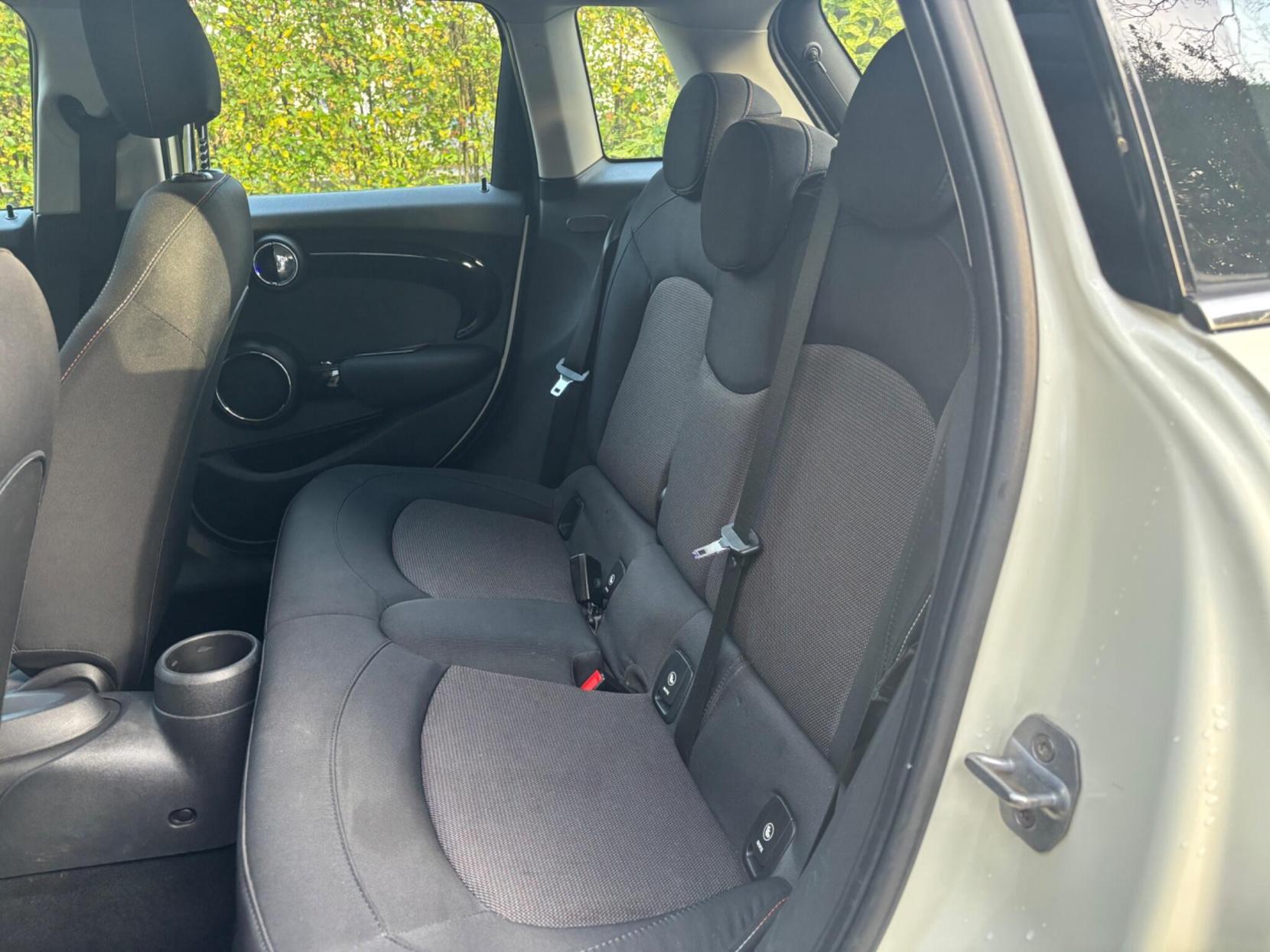 MINI Hatch 1.5 Cooper D Steptronic Euro 6 (s/s) 5dr