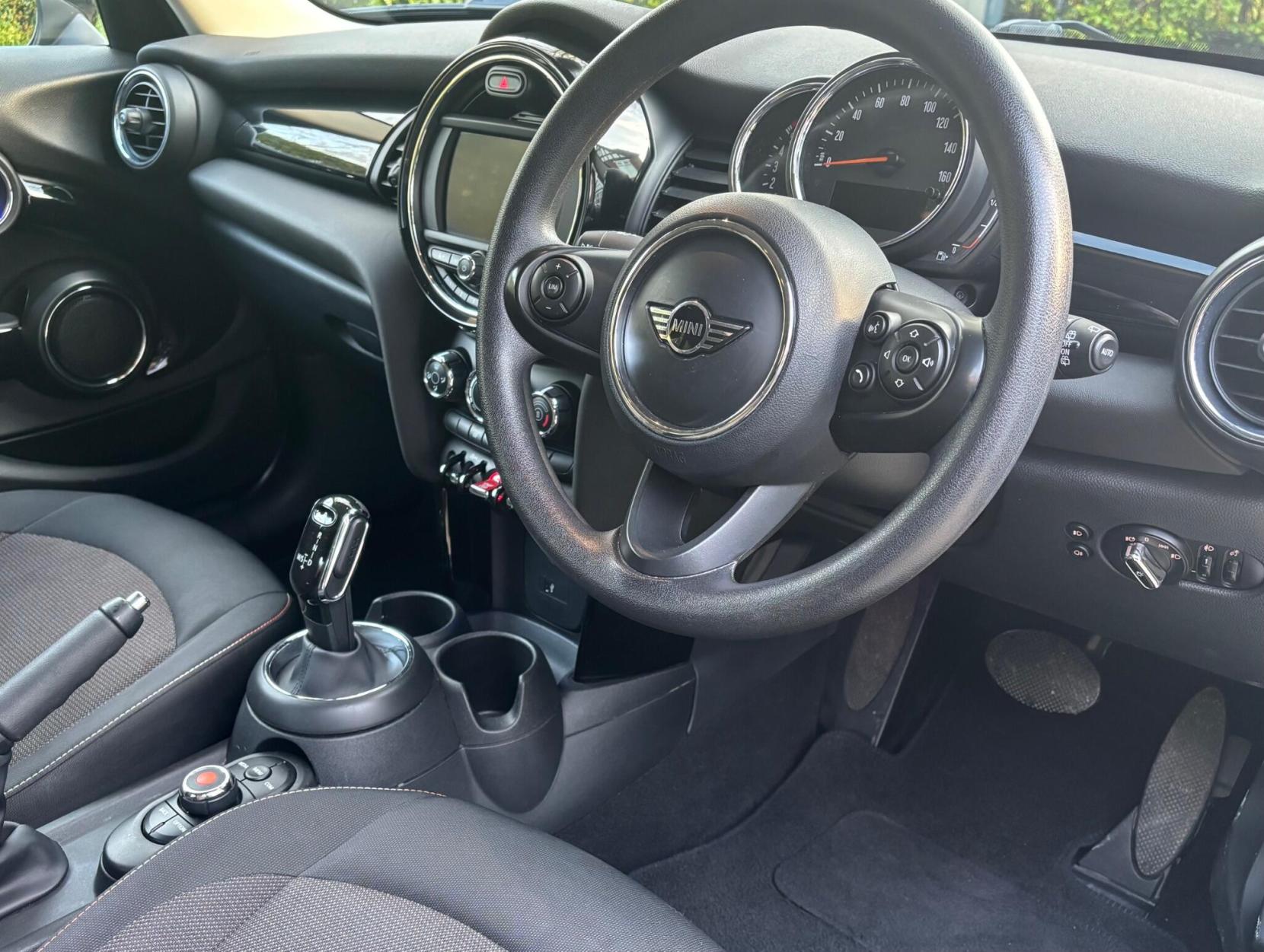 MINI Hatch 1.5 Cooper D Steptronic Euro 6 (s/s) 5dr