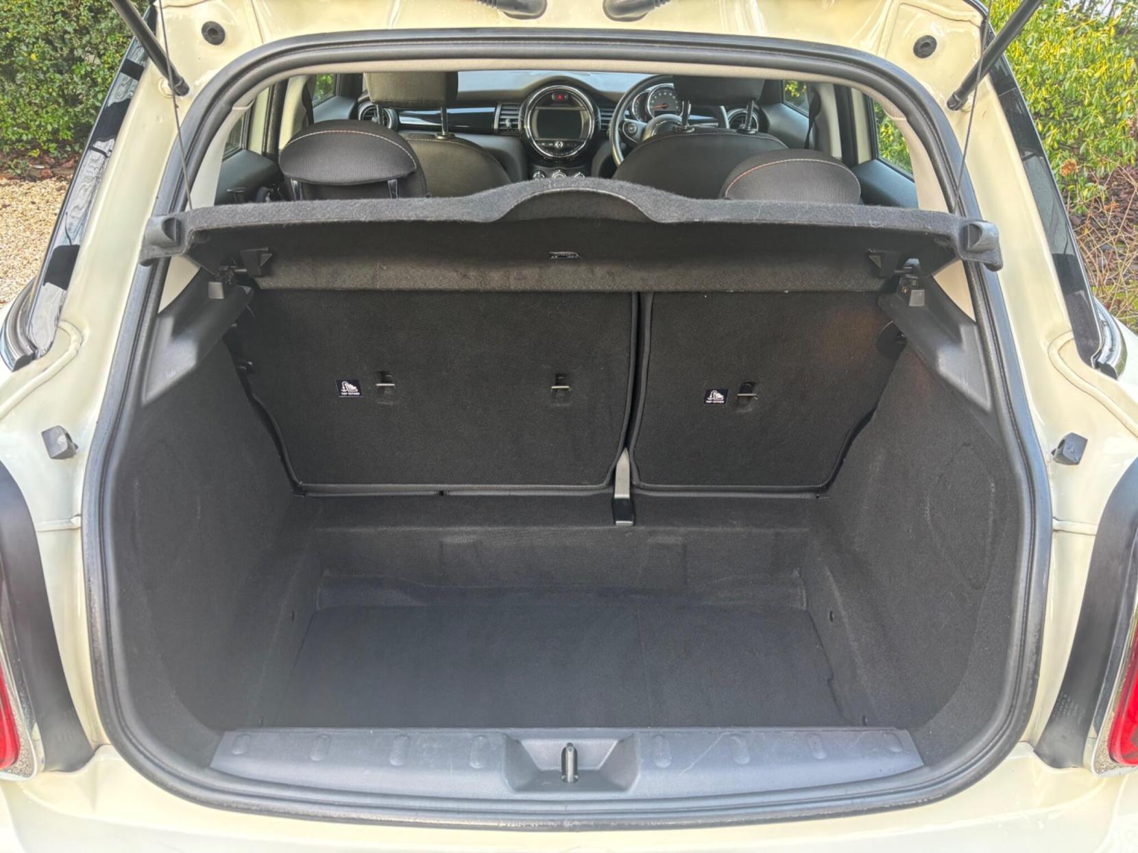 MINI Hatch 1.5 Cooper D Steptronic Euro 6 (s/s) 5dr