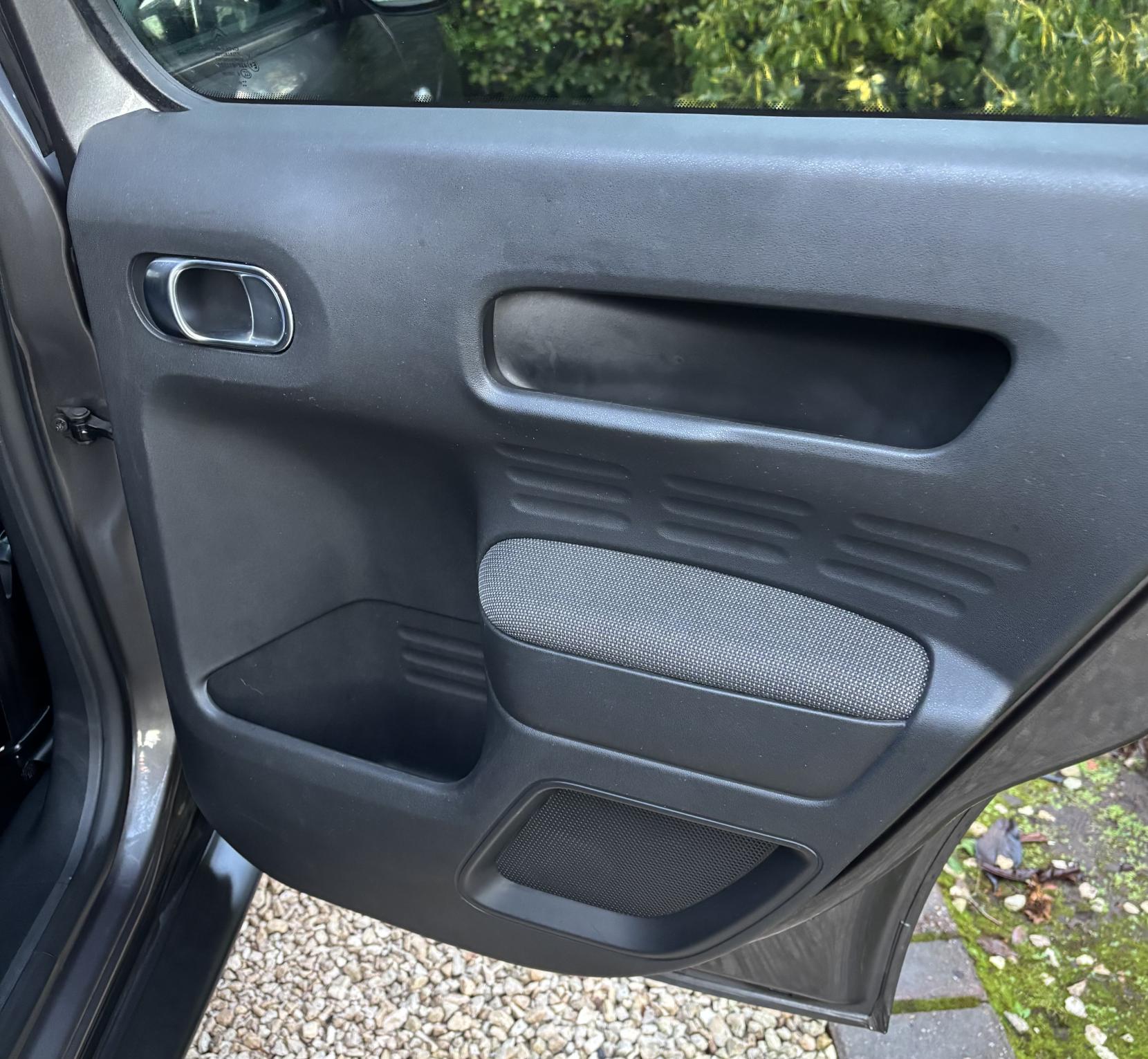 Citroen C4 Cactus 1.2 PureTech Flair Hatchback 5dr Petrol Manual Euro 6 (Euro 6) (82 ps)