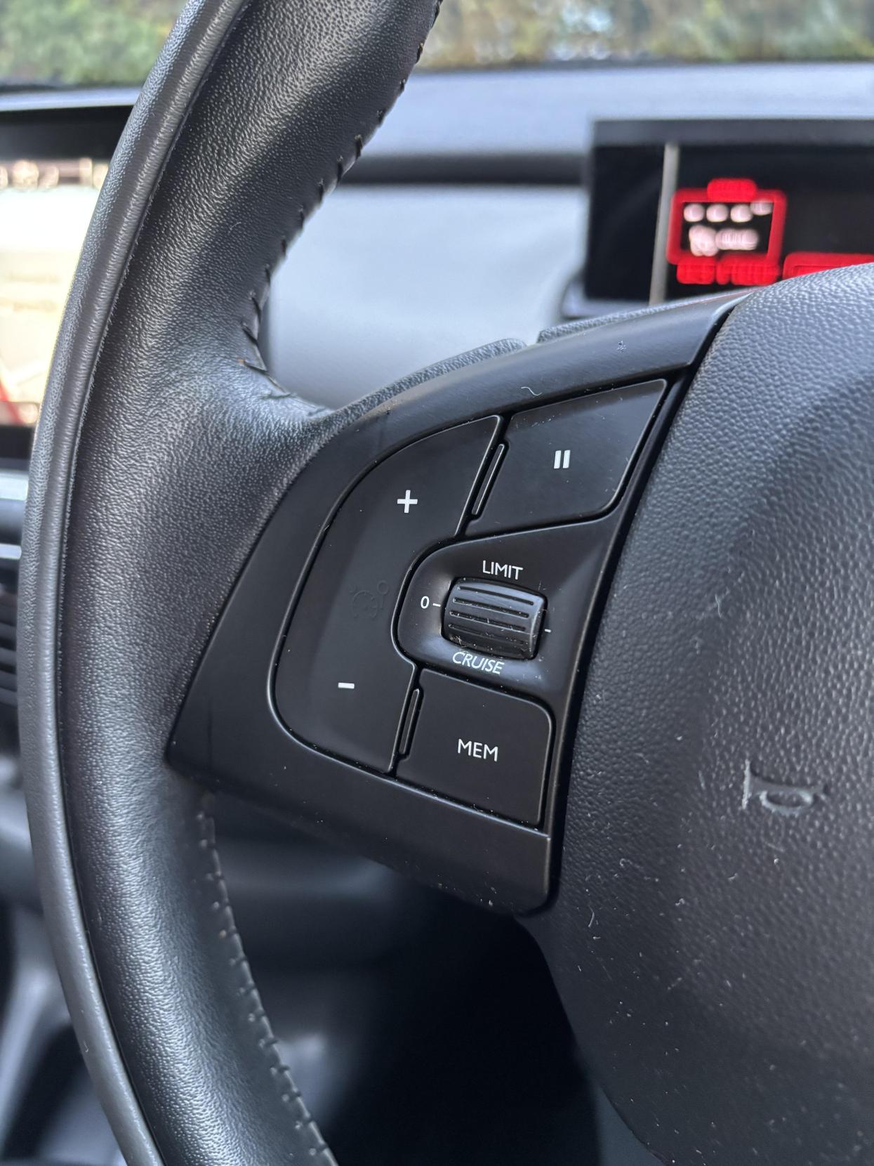 Citroen C4 Cactus 1.2 PureTech Flair Hatchback 5dr Petrol Manual Euro 6 (Euro 6) (82 ps)