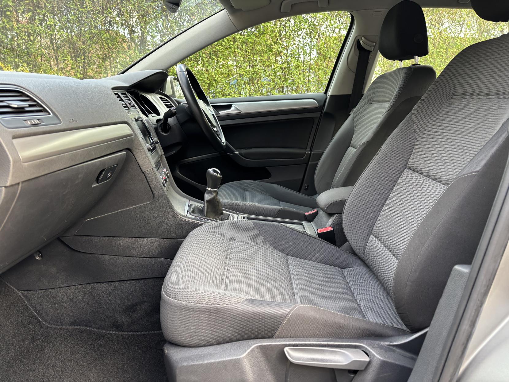 Volkswagen Golf 1.4 TSI BlueMotion Tech SE Hatchback 5dr Petrol Manual Euro 5 (s/s) (122 ps)