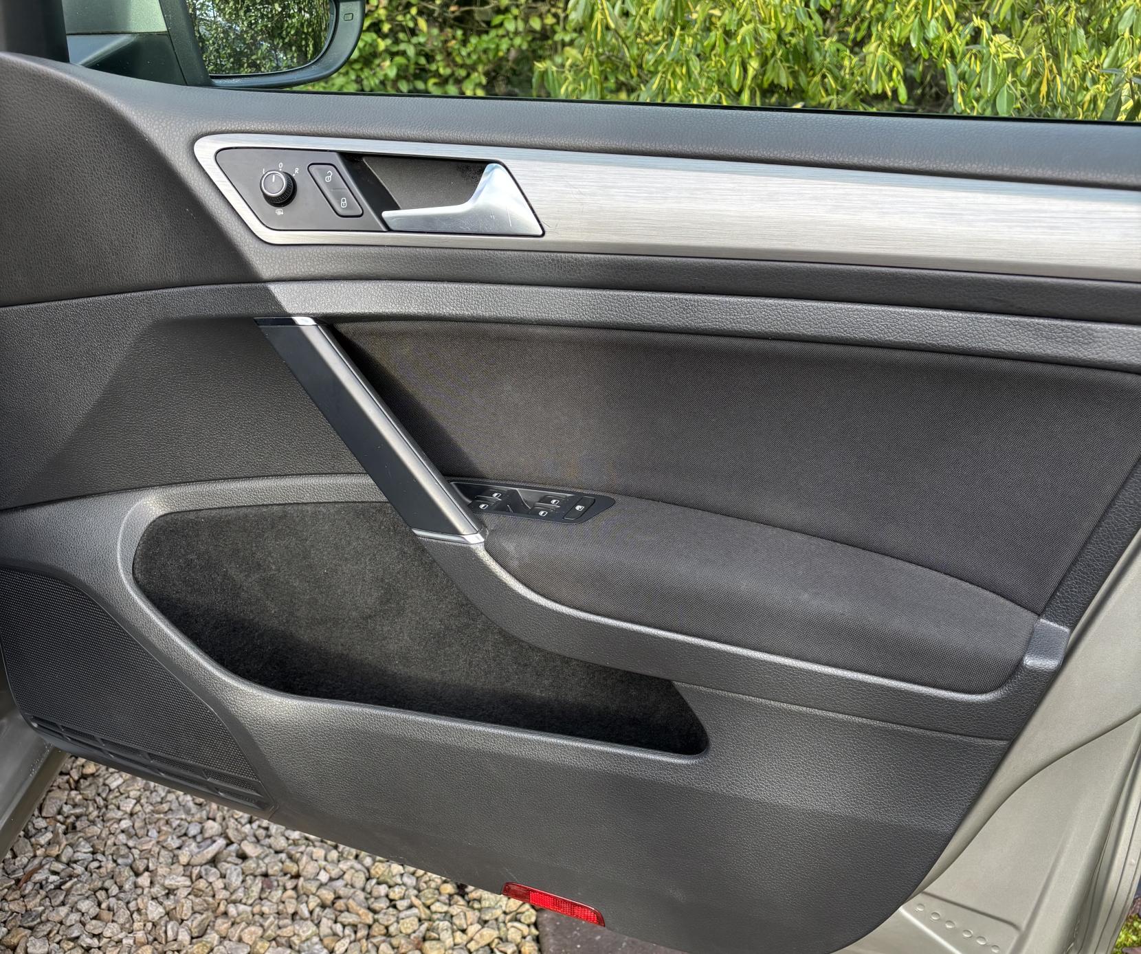 Volkswagen Golf 1.4 TSI BlueMotion Tech SE Hatchback 5dr Petrol Manual Euro 5 (s/s) (122 ps)