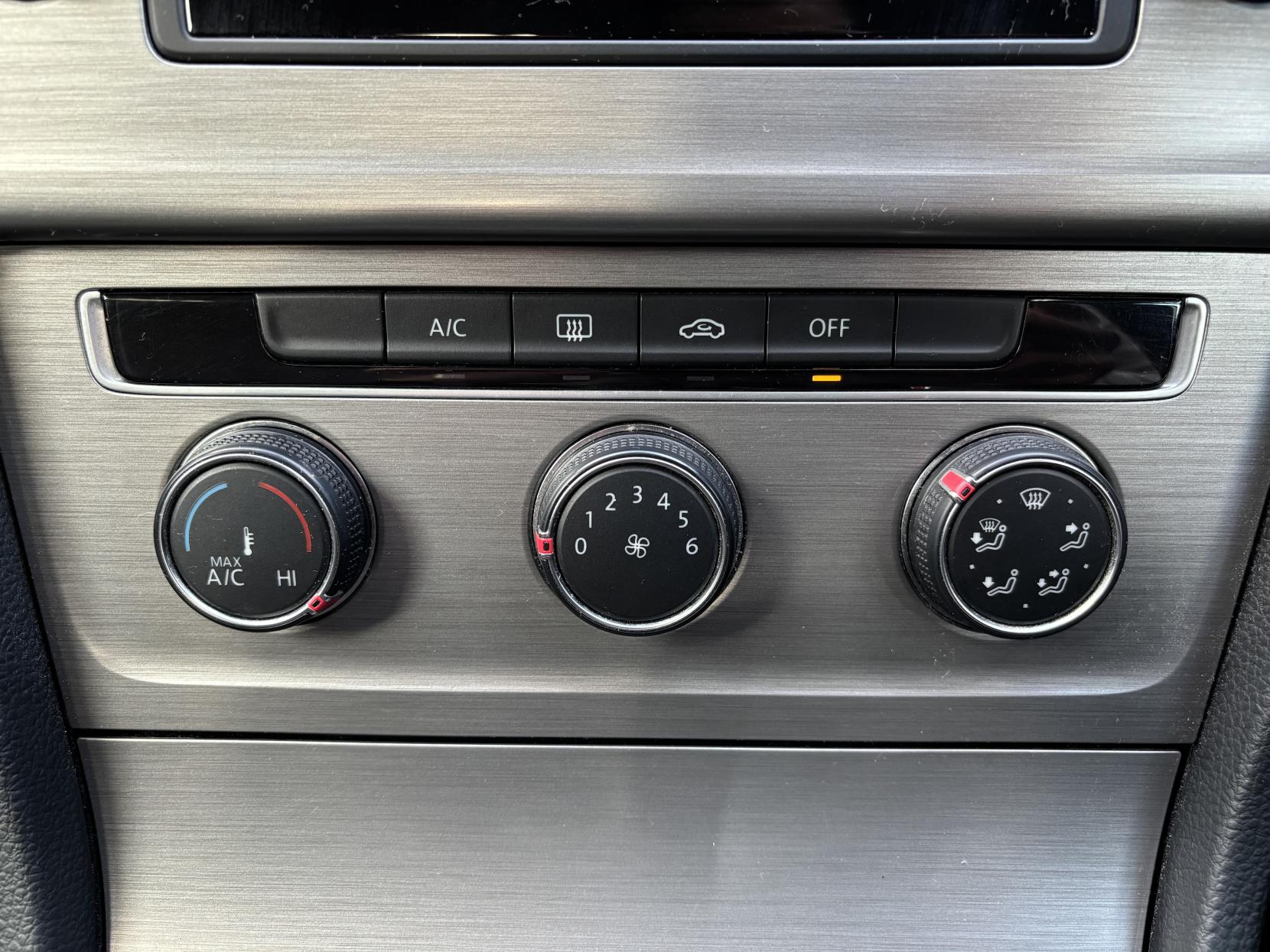 Volkswagen Golf 1.4 TSI BlueMotion Tech SE Hatchback 5dr Petrol Manual Euro 5 (s/s) (122 ps)