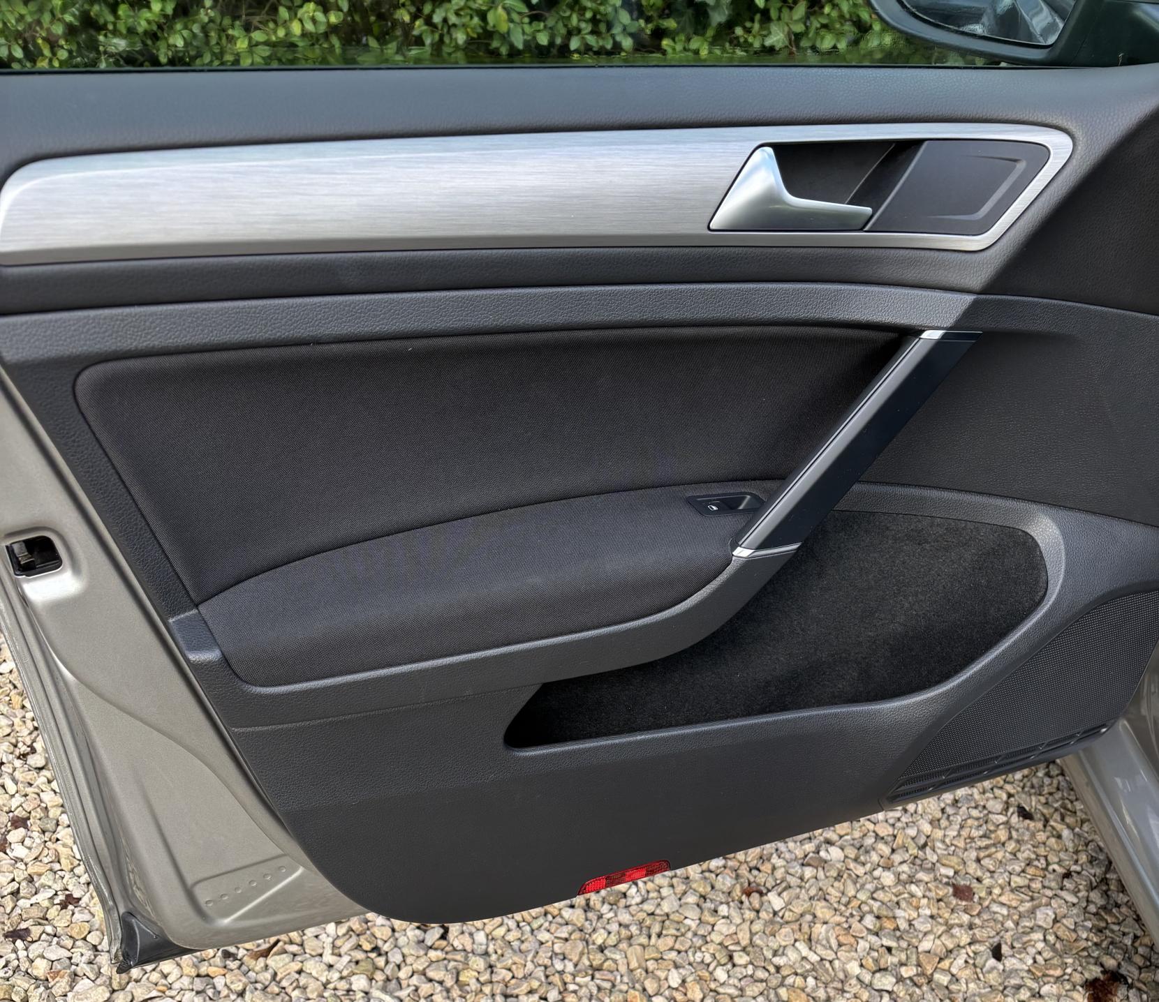 Volkswagen Golf 1.4 TSI BlueMotion Tech SE Hatchback 5dr Petrol Manual Euro 5 (s/s) (122 ps)