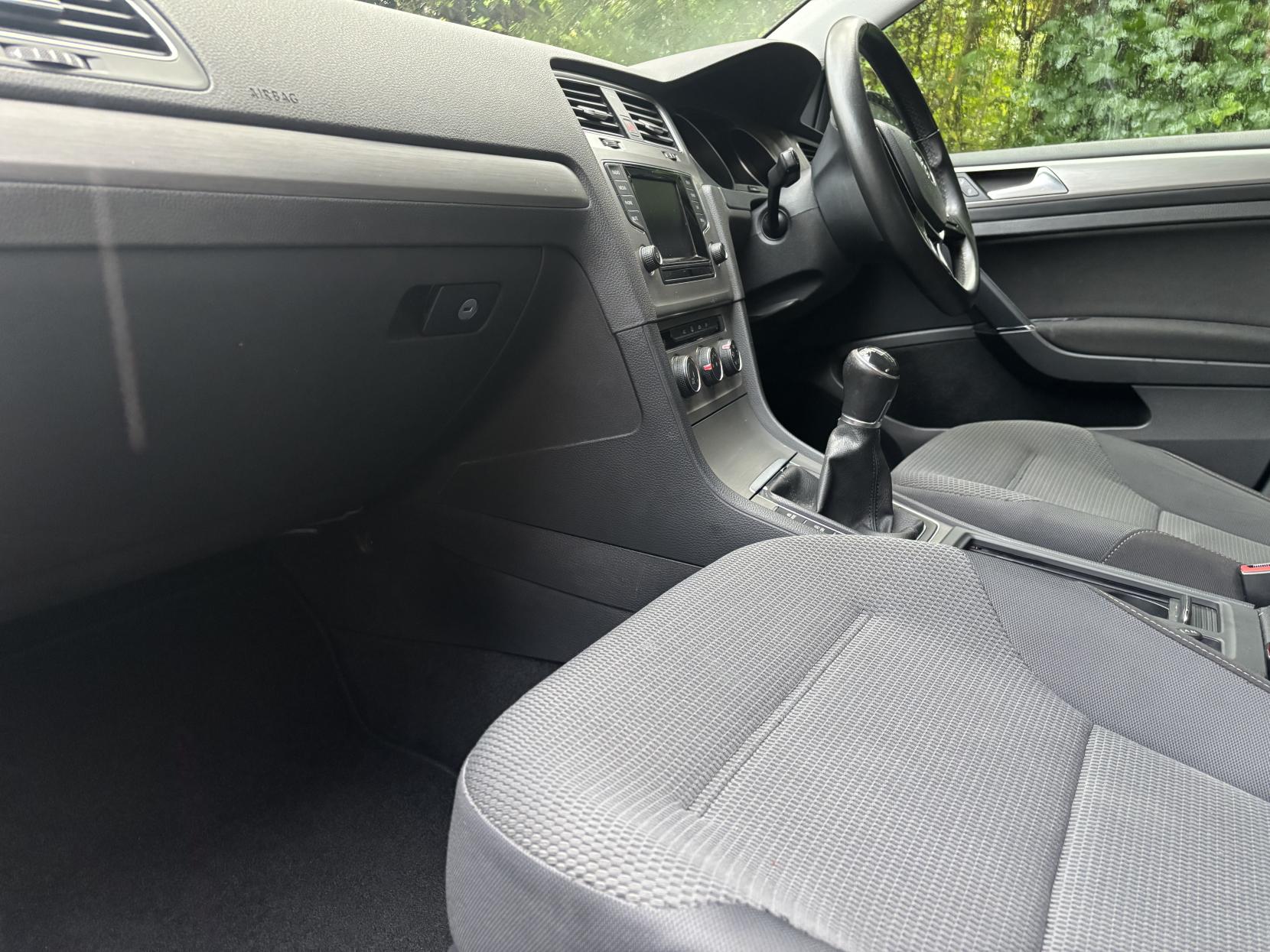 Volkswagen Golf 1.4 TSI BlueMotion Tech SE Hatchback 5dr Petrol Manual Euro 5 (s/s) (122 ps)