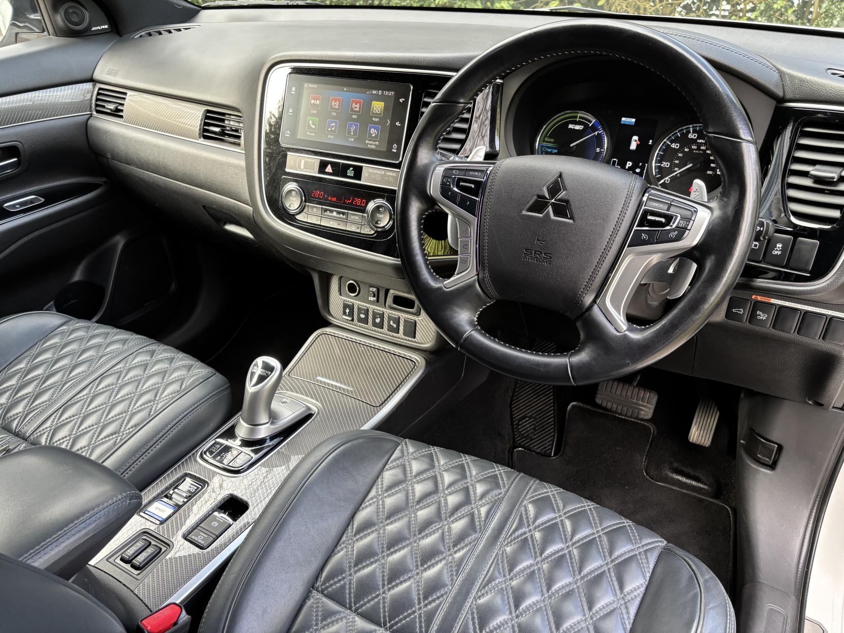 Mitsubishi Outlander 2.4h TwinMotor 13.8kWh 5h SUV 5dr Petrol Plug-in Hybrid CVT 4WD Euro 6 (s/s) (209 ps)