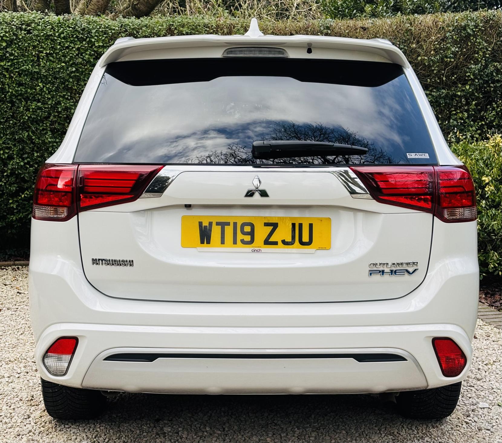 Mitsubishi Outlander 2.4h TwinMotor 13.8kWh 5h SUV 5dr Petrol Plug-in Hybrid CVT 4WD Euro 6 (s/s) (209 ps)