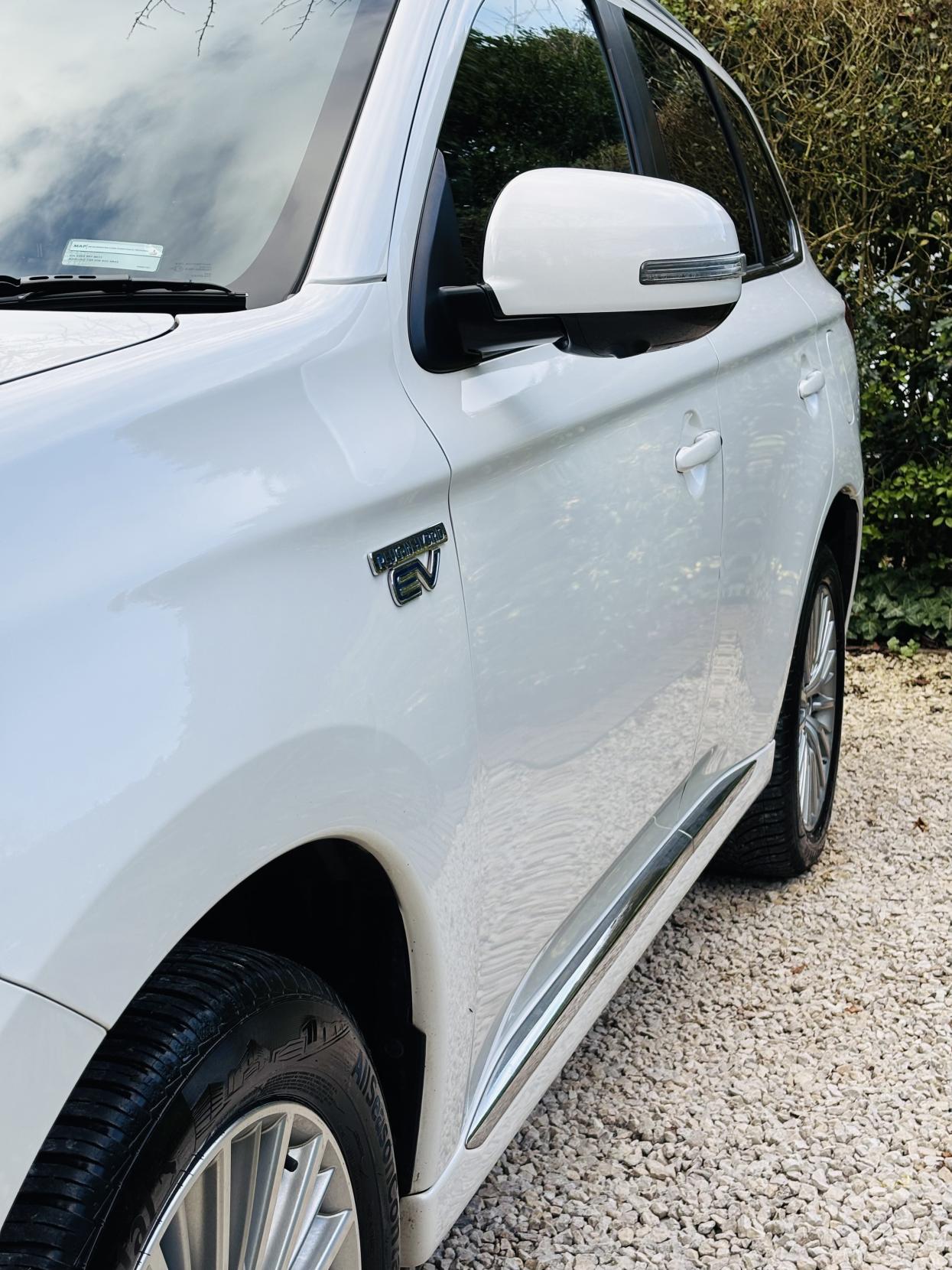 Mitsubishi Outlander 2.4h TwinMotor 13.8kWh 5h SUV 5dr Petrol Plug-in Hybrid CVT 4WD Euro 6 (s/s) (209 ps)