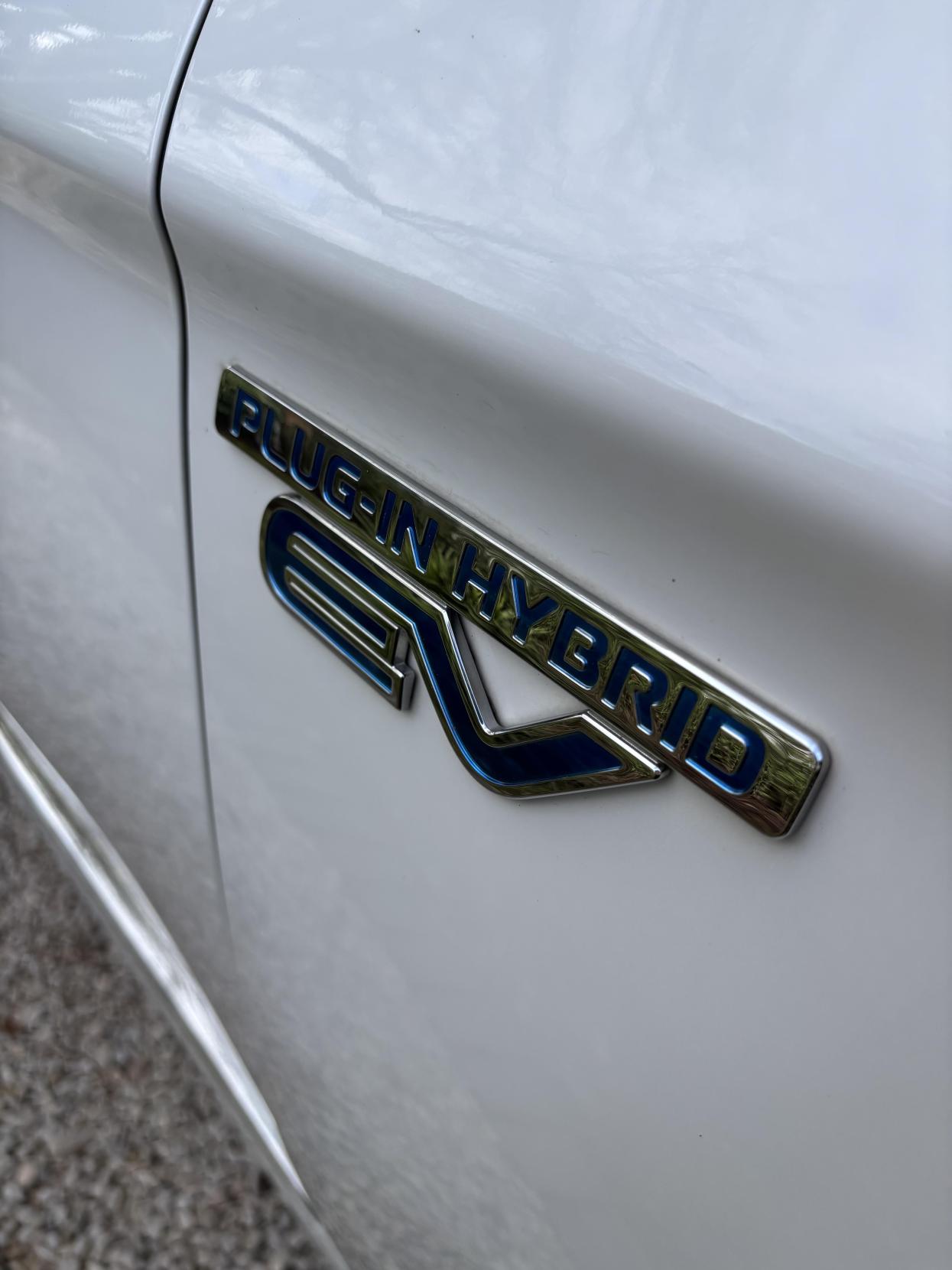 Mitsubishi Outlander 2.4h TwinMotor 13.8kWh 5h SUV 5dr Petrol Plug-in Hybrid CVT 4WD Euro 6 (s/s) (209 ps)