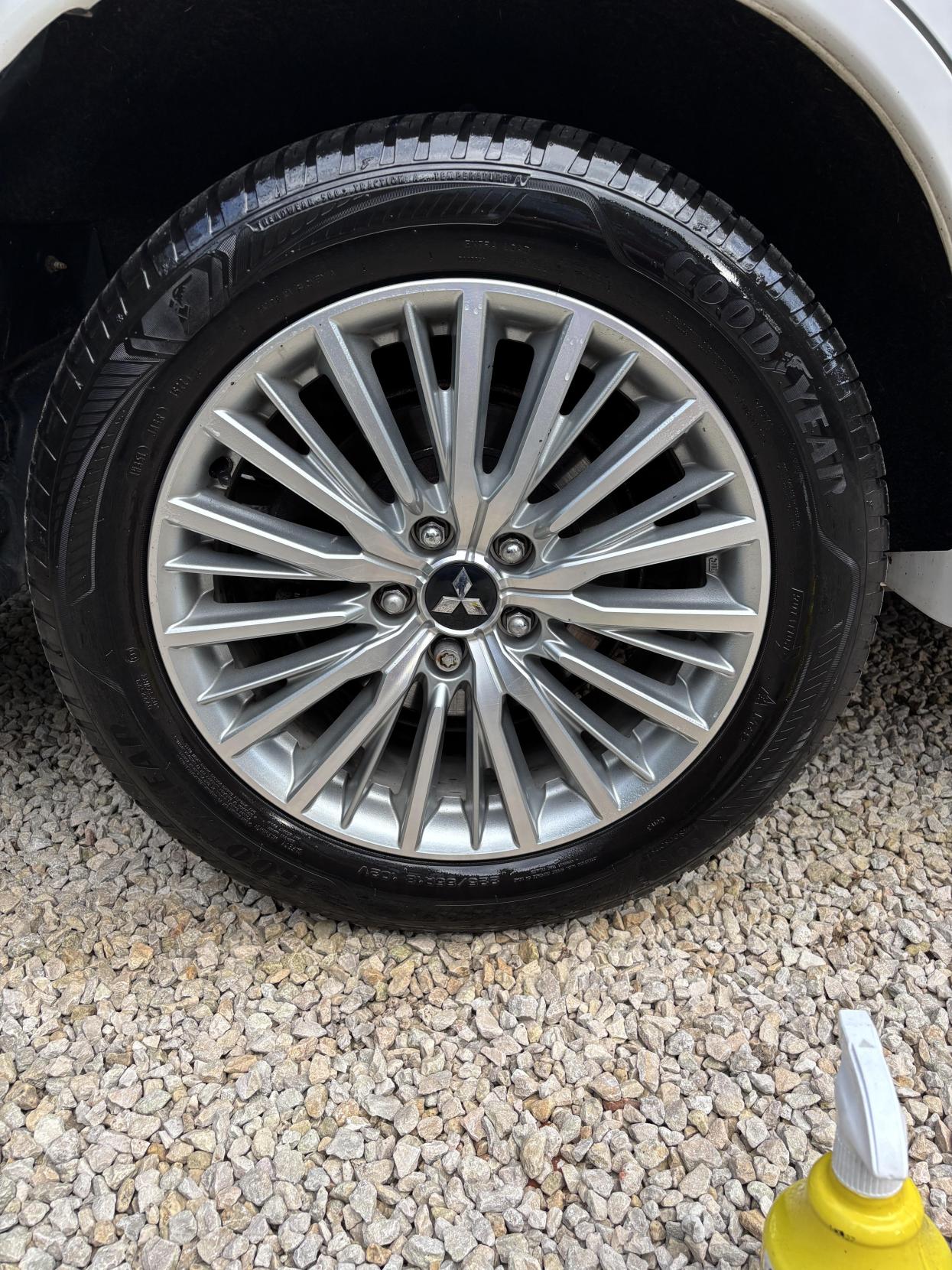 Mitsubishi Outlander 2.4h TwinMotor 13.8kWh 5h SUV 5dr Petrol Plug-in Hybrid CVT 4WD Euro 6 (s/s) (209 ps)