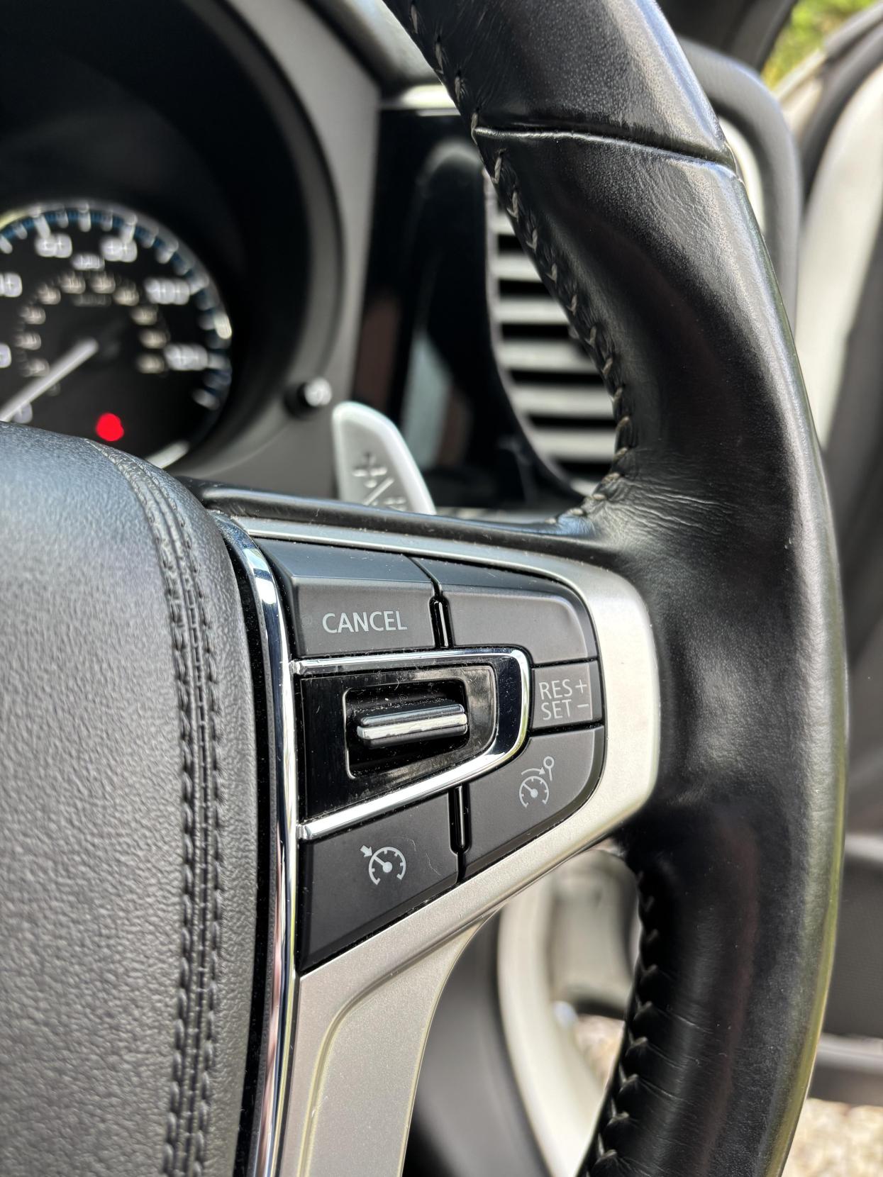 Mitsubishi Outlander 2.4h TwinMotor 13.8kWh 5h SUV 5dr Petrol Plug-in Hybrid CVT 4WD Euro 6 (s/s) (209 ps)