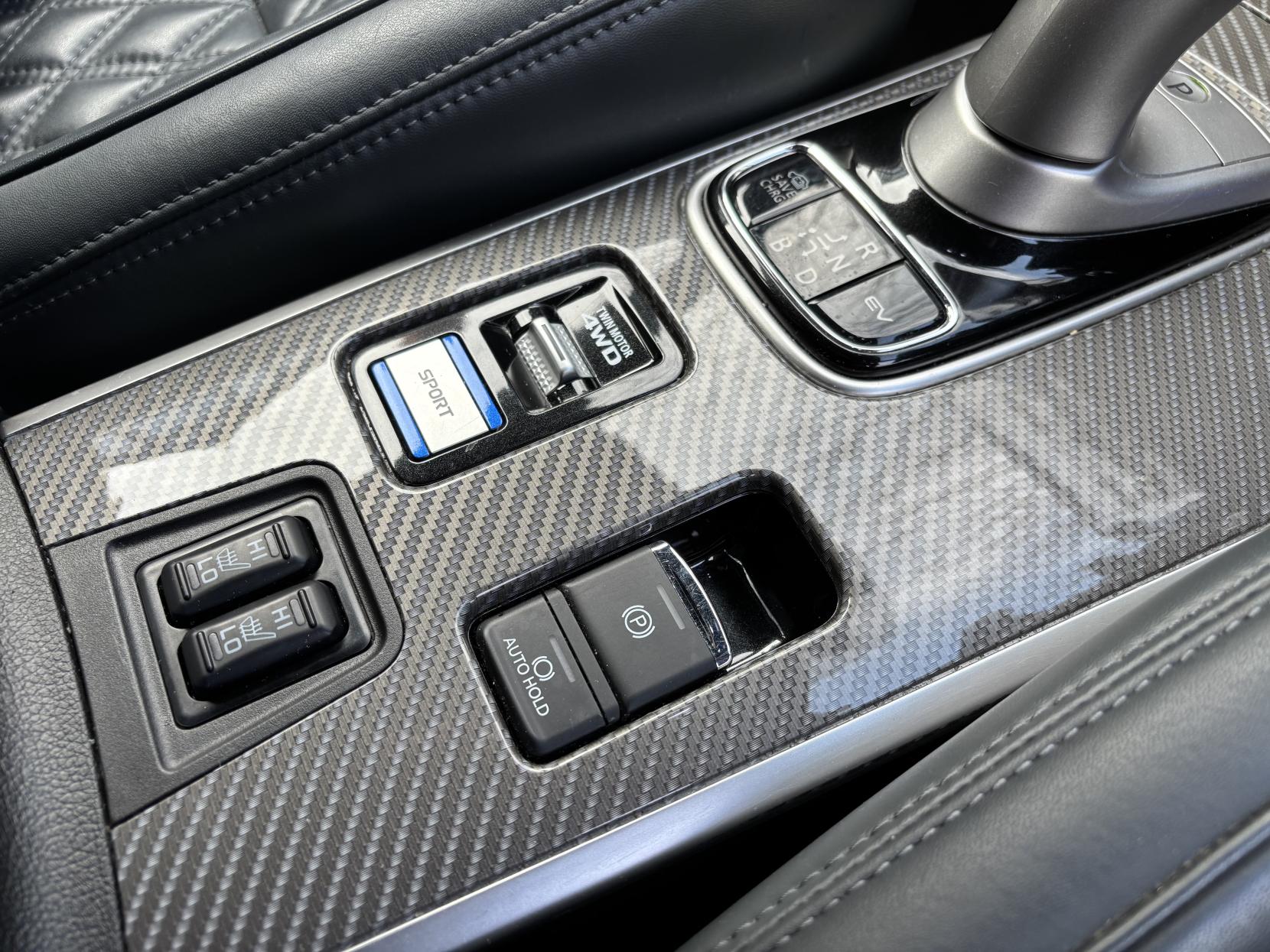 Mitsubishi Outlander 2.4h TwinMotor 13.8kWh 5h SUV 5dr Petrol Plug-in Hybrid CVT 4WD Euro 6 (s/s) (209 ps)