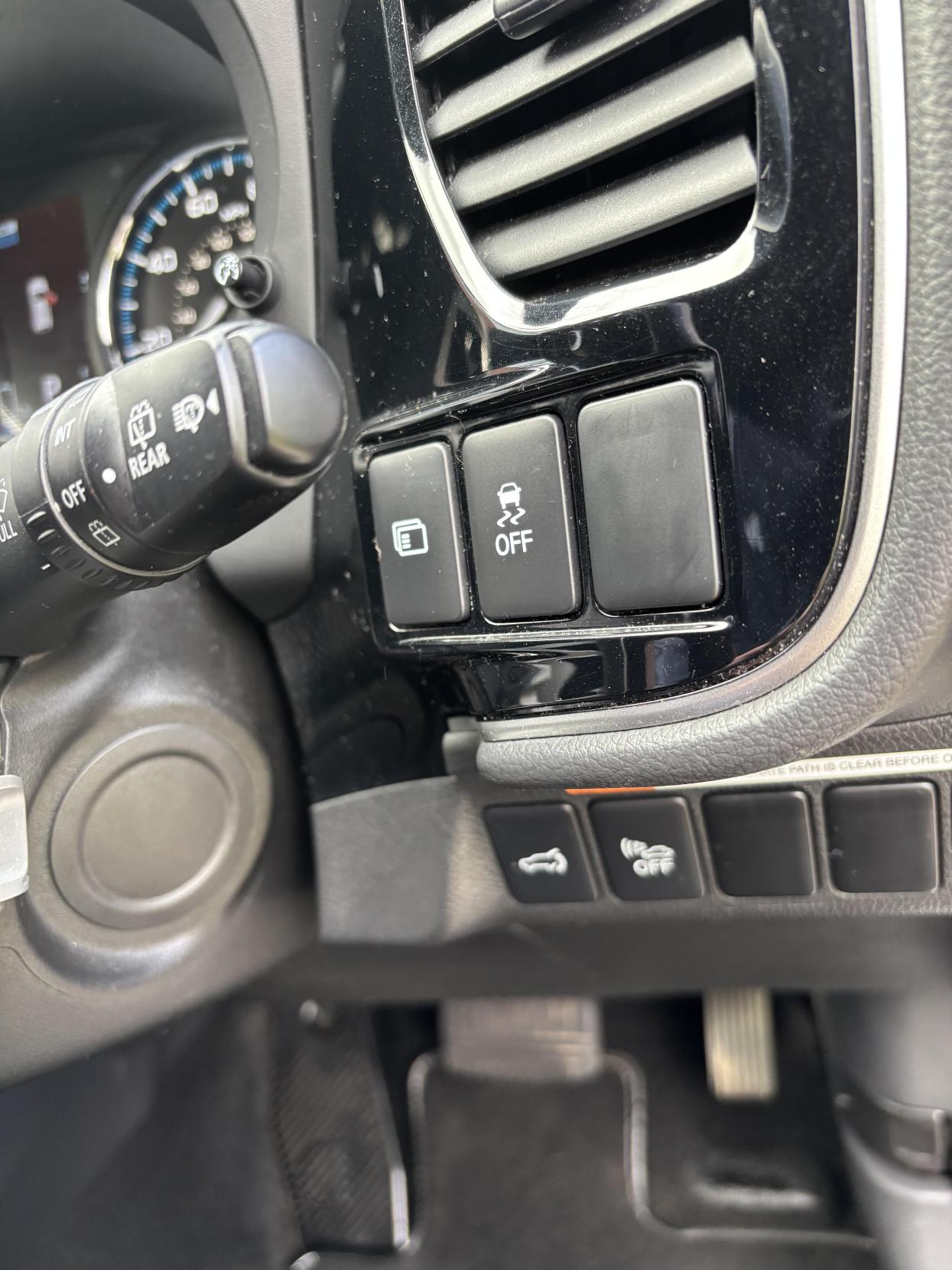 Mitsubishi Outlander 2.4h TwinMotor 13.8kWh 5h SUV 5dr Petrol Plug-in Hybrid CVT 4WD Euro 6 (s/s) (209 ps)