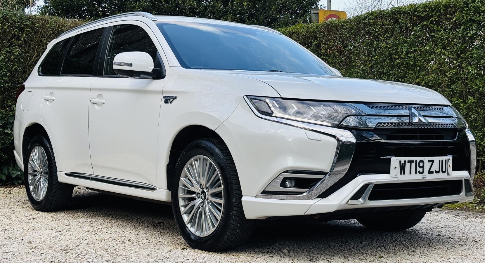 Mitsubishi Outlander 2.4h TwinMotor 13.8kWh 5h SUV 5dr Petrol Plug-in Hybrid CVT 4WD Euro 6 (s/s) (209 ps)