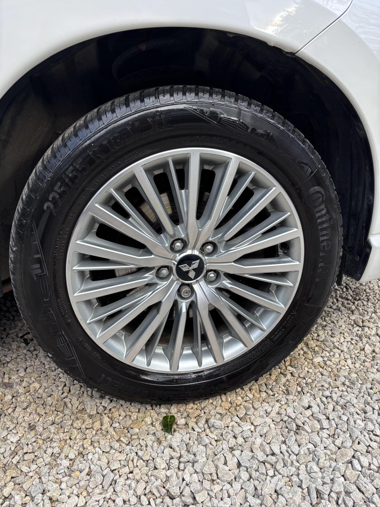 Mitsubishi Outlander 2.4h TwinMotor 13.8kWh 5h SUV 5dr Petrol Plug-in Hybrid CVT 4WD Euro 6 (s/s) (209 ps)