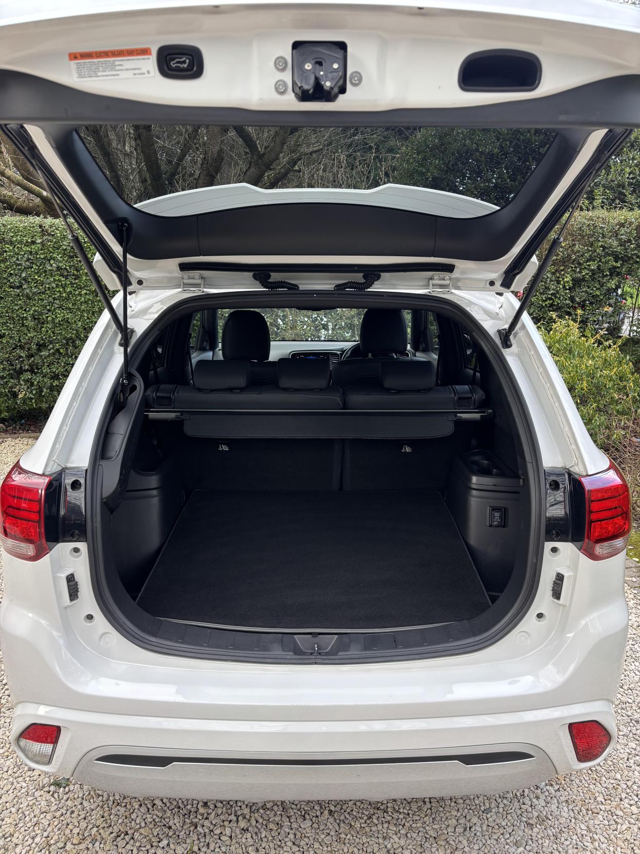 Mitsubishi Outlander 2.4h TwinMotor 13.8kWh 5h SUV 5dr Petrol Plug-in Hybrid CVT 4WD Euro 6 (s/s) (209 ps)