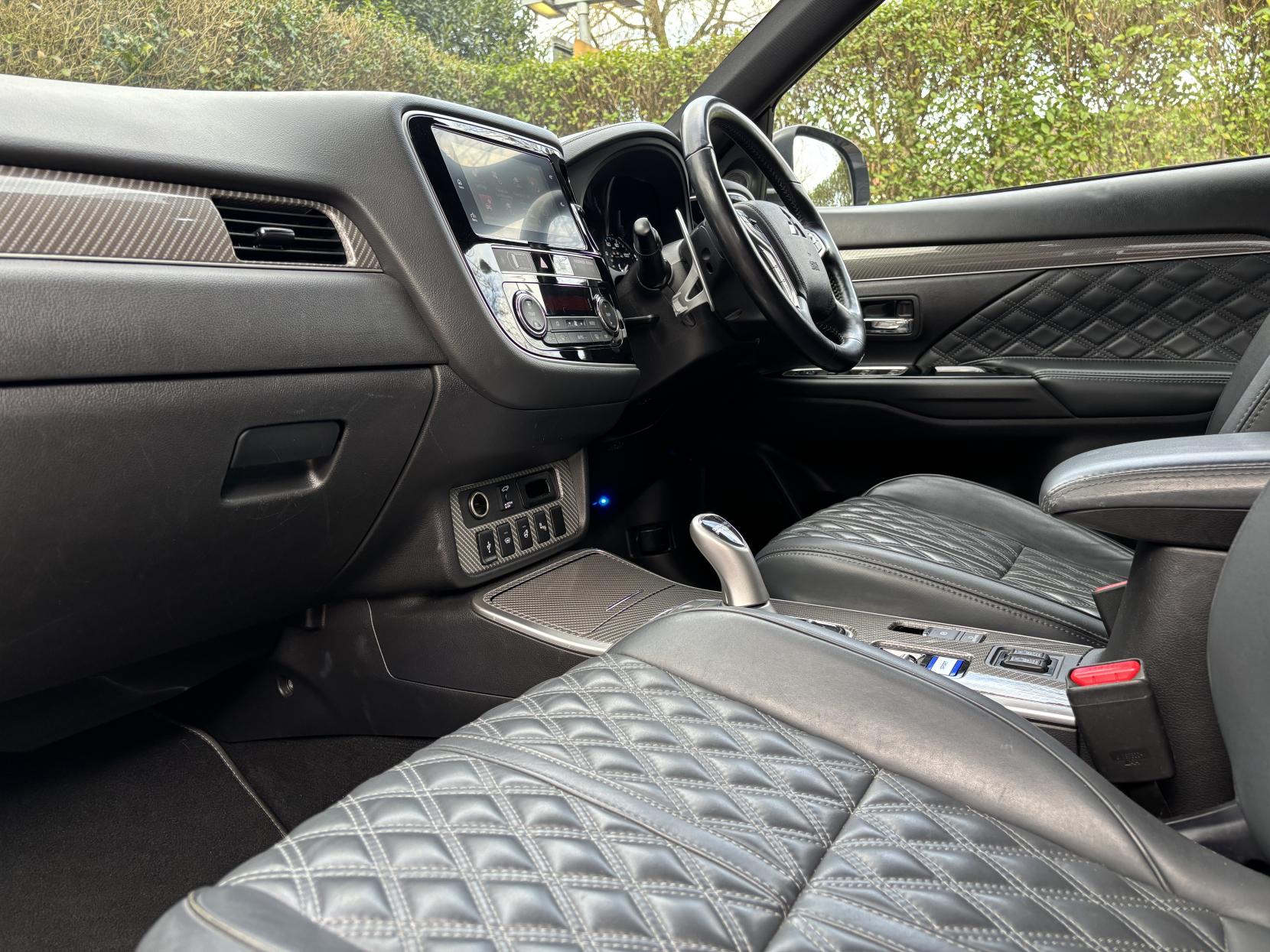 Mitsubishi Outlander 2.4h TwinMotor 13.8kWh 5h SUV 5dr Petrol Plug-in Hybrid CVT 4WD Euro 6 (s/s) (209 ps)