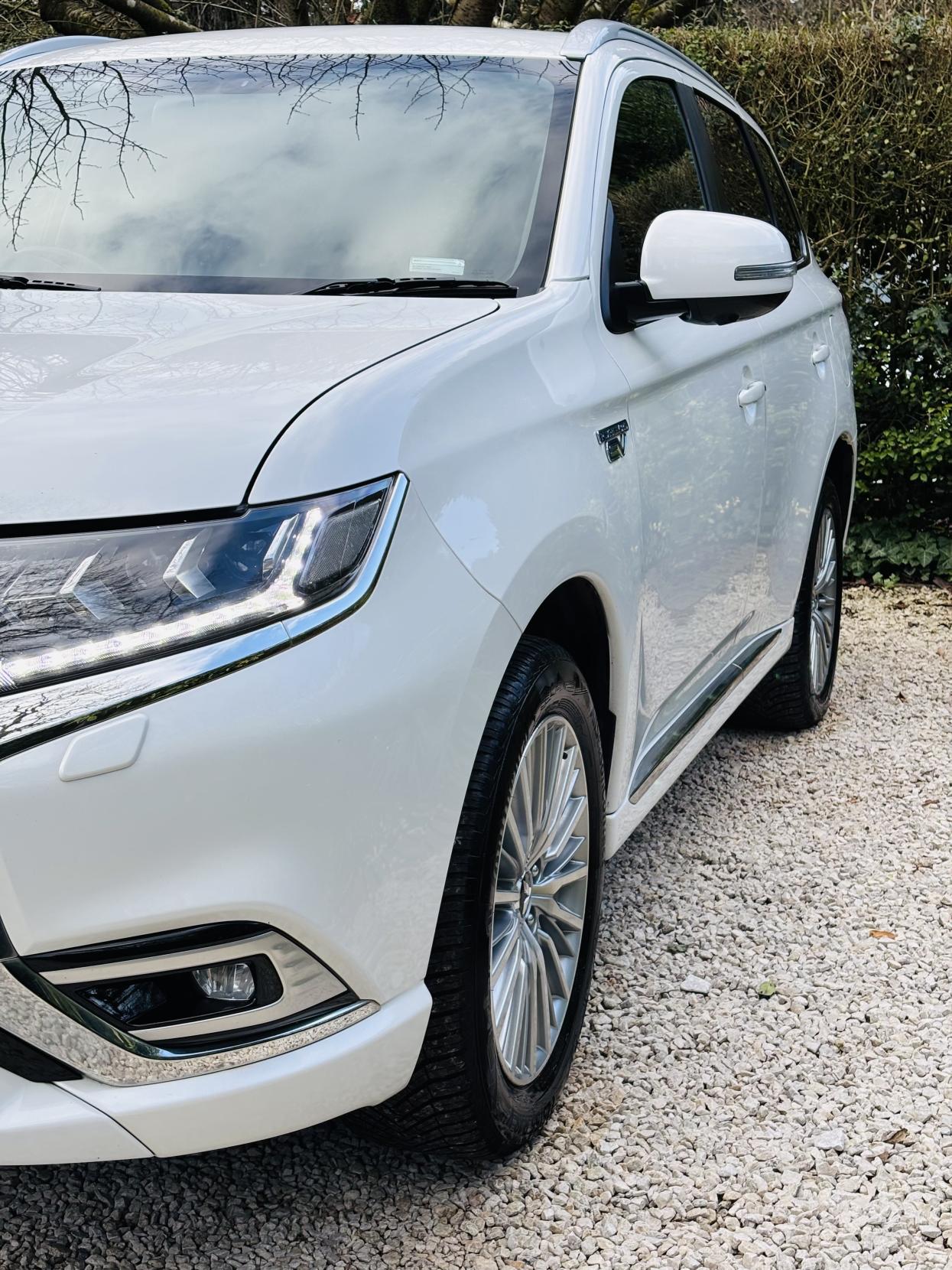 Mitsubishi Outlander 2.4h TwinMotor 13.8kWh 5h SUV 5dr Petrol Plug-in Hybrid CVT 4WD Euro 6 (s/s) (209 ps)